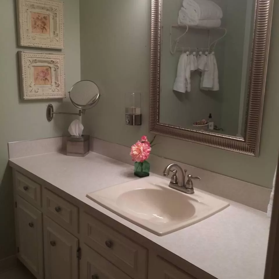 Bathroom in Caroline's Bed and Breakfast
