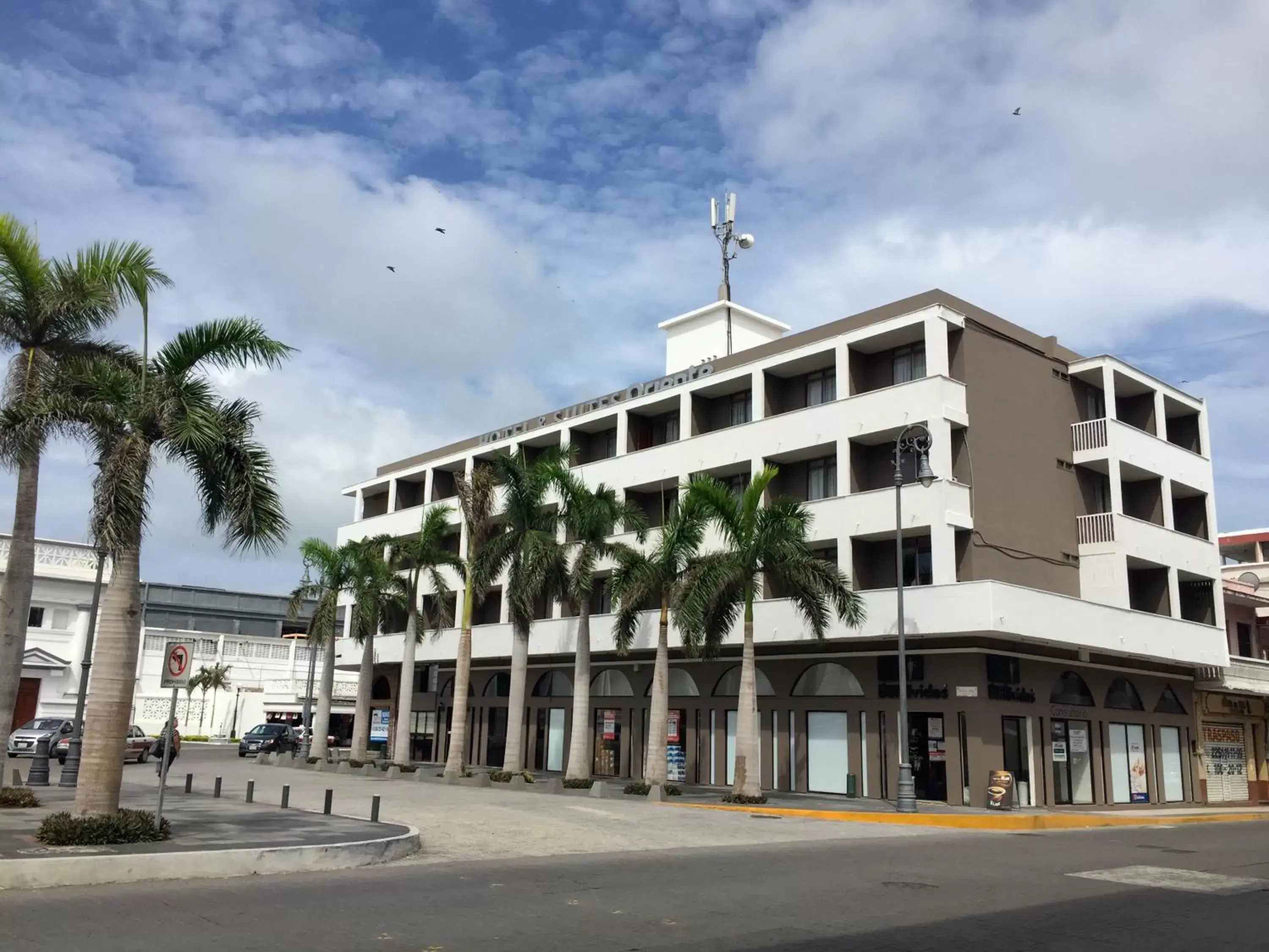 Property Building in Hotel Oriente