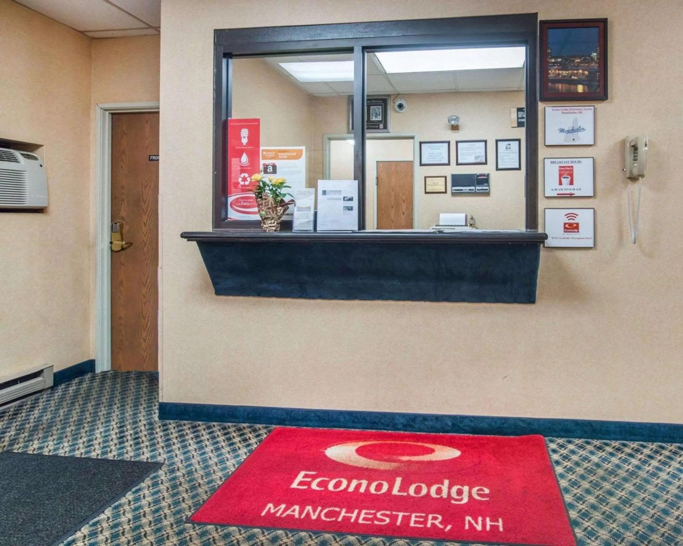 Lobby or reception in Econo Lodge Manchester