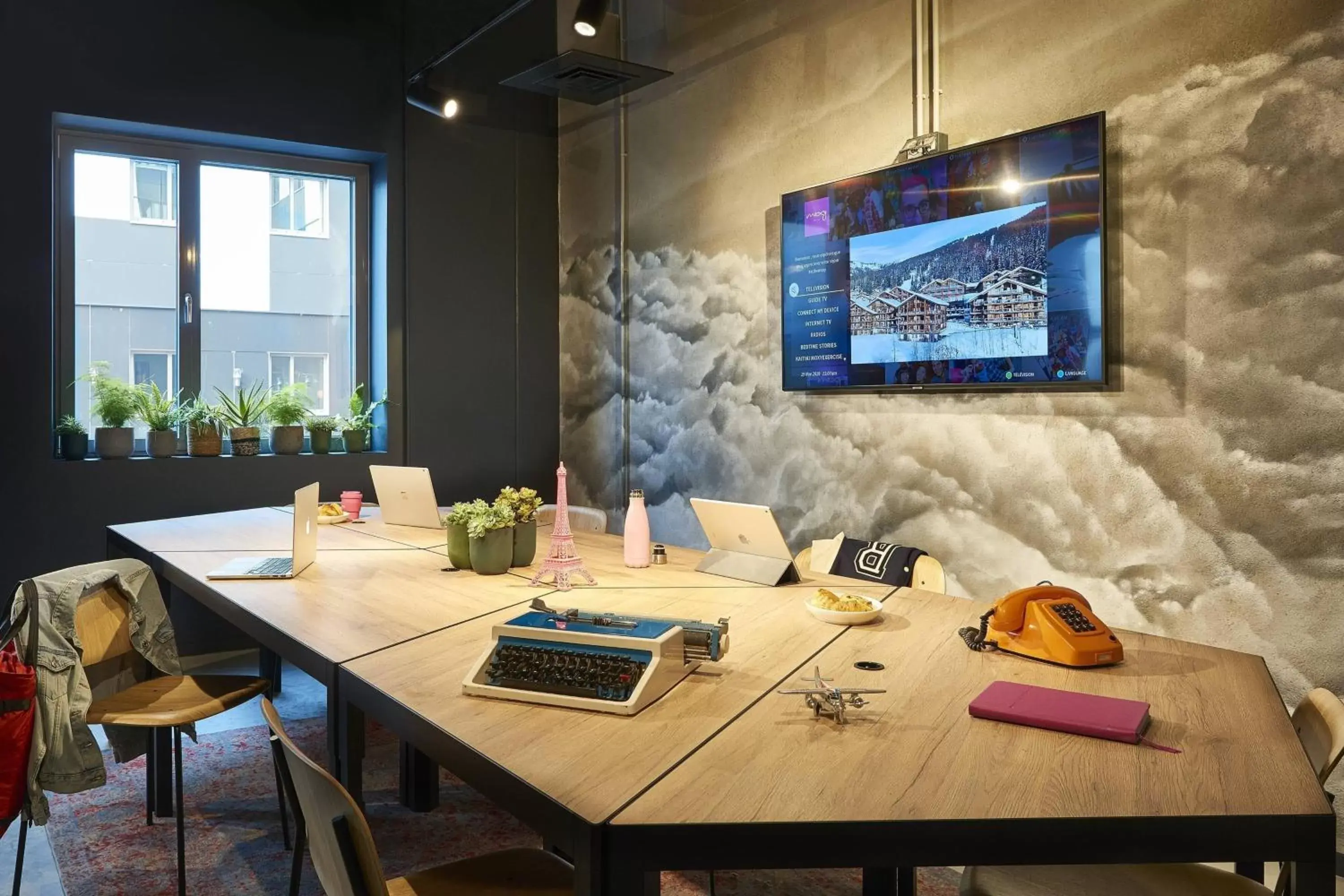 Meeting/conference room in Moxy Paris Charles de Gaulle Airport