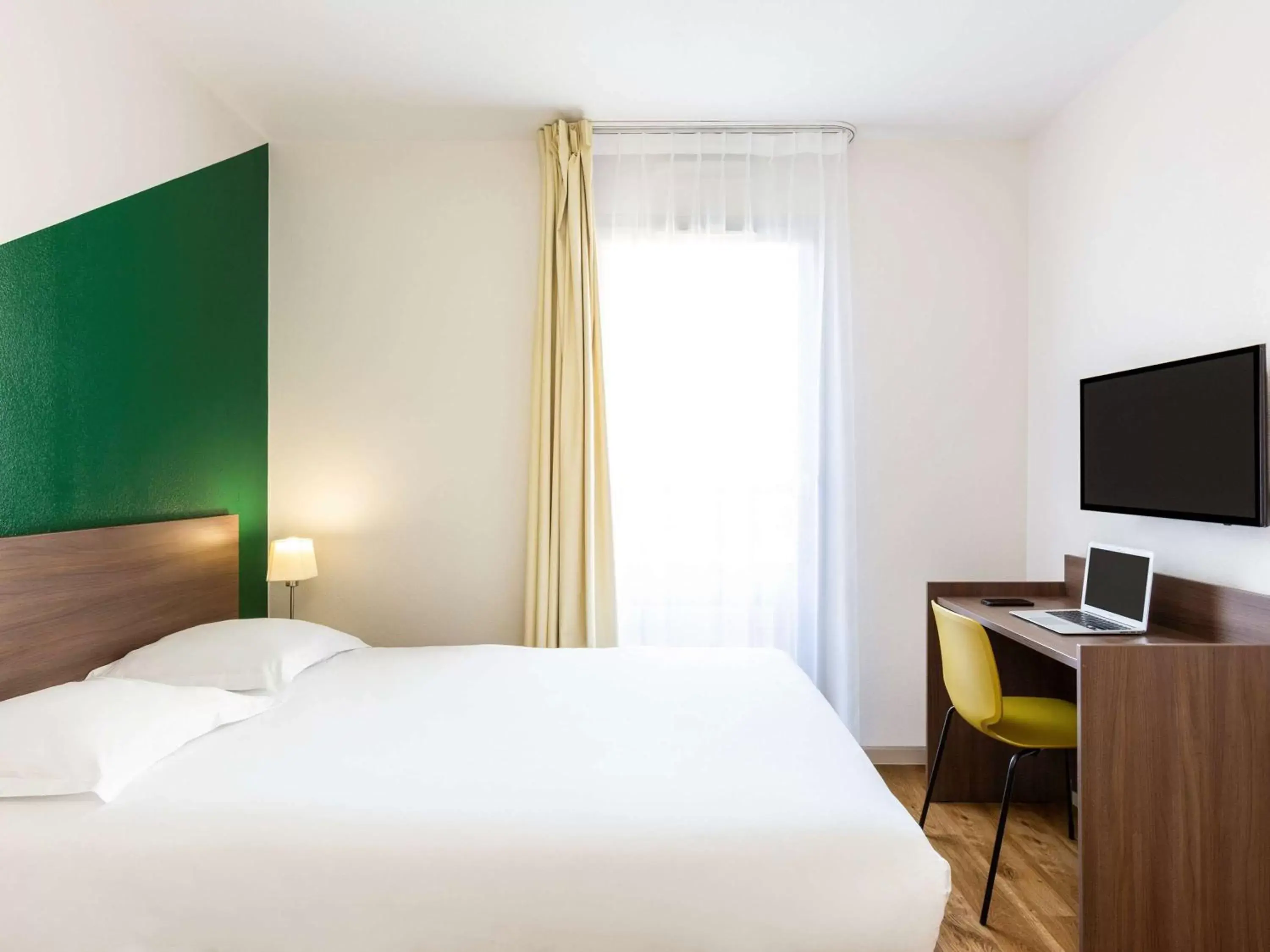 Photo of the whole room, Bed in Aparthotel Adagio Access Carrières Sous Poissy