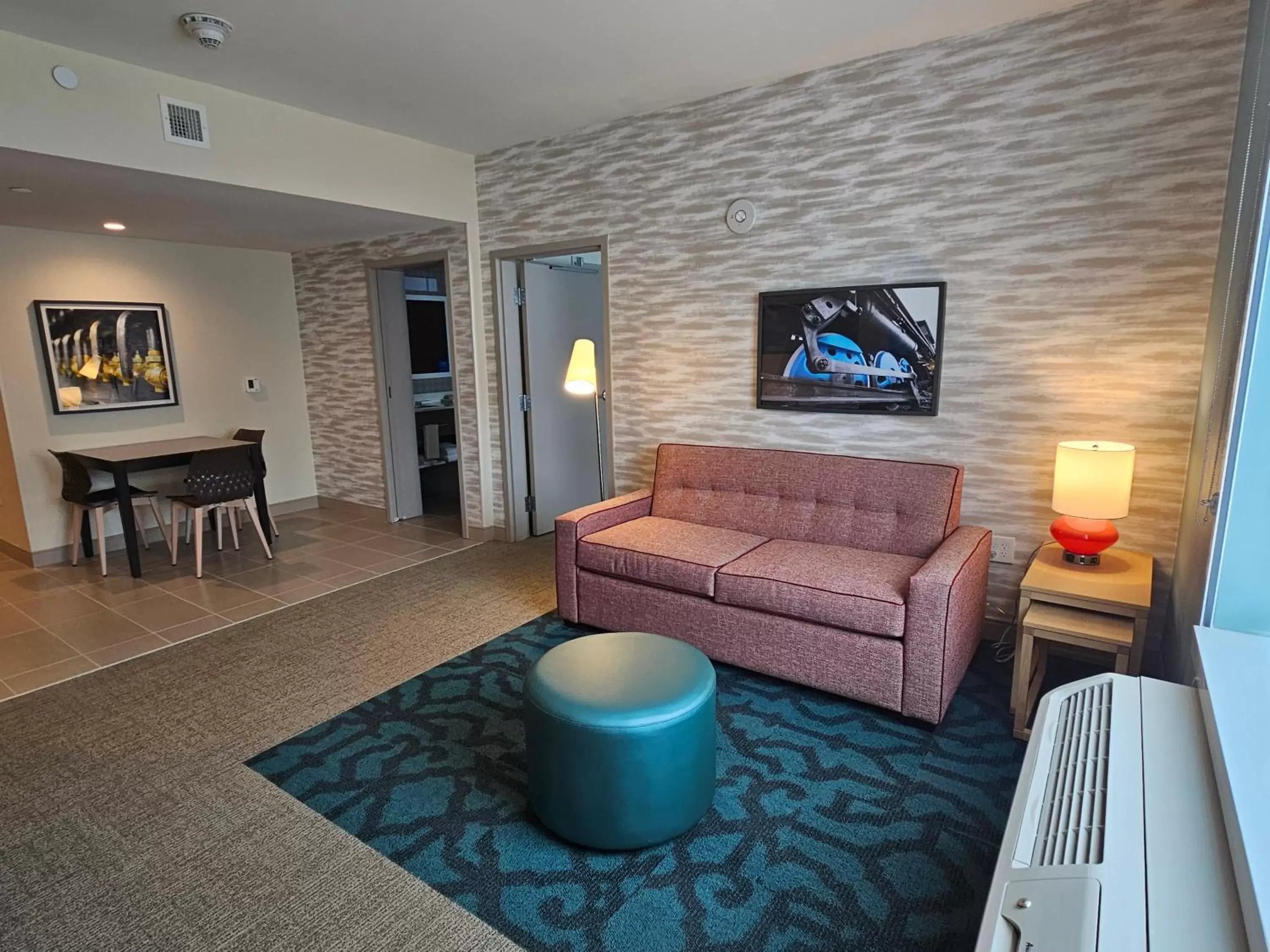 Living room, Seating Area in Home2 Suites By Hilton Allentown Bethlehem Airport