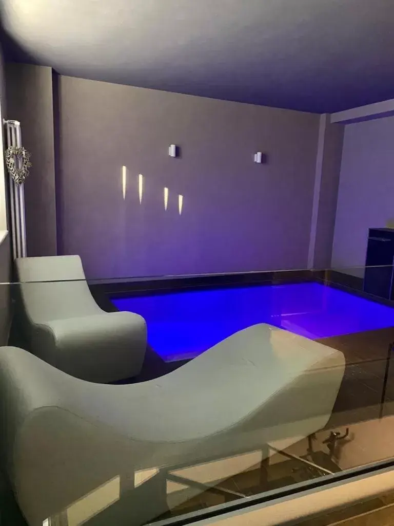 Swimming Pool in Hotel Bella Napoli ristorante & spa
