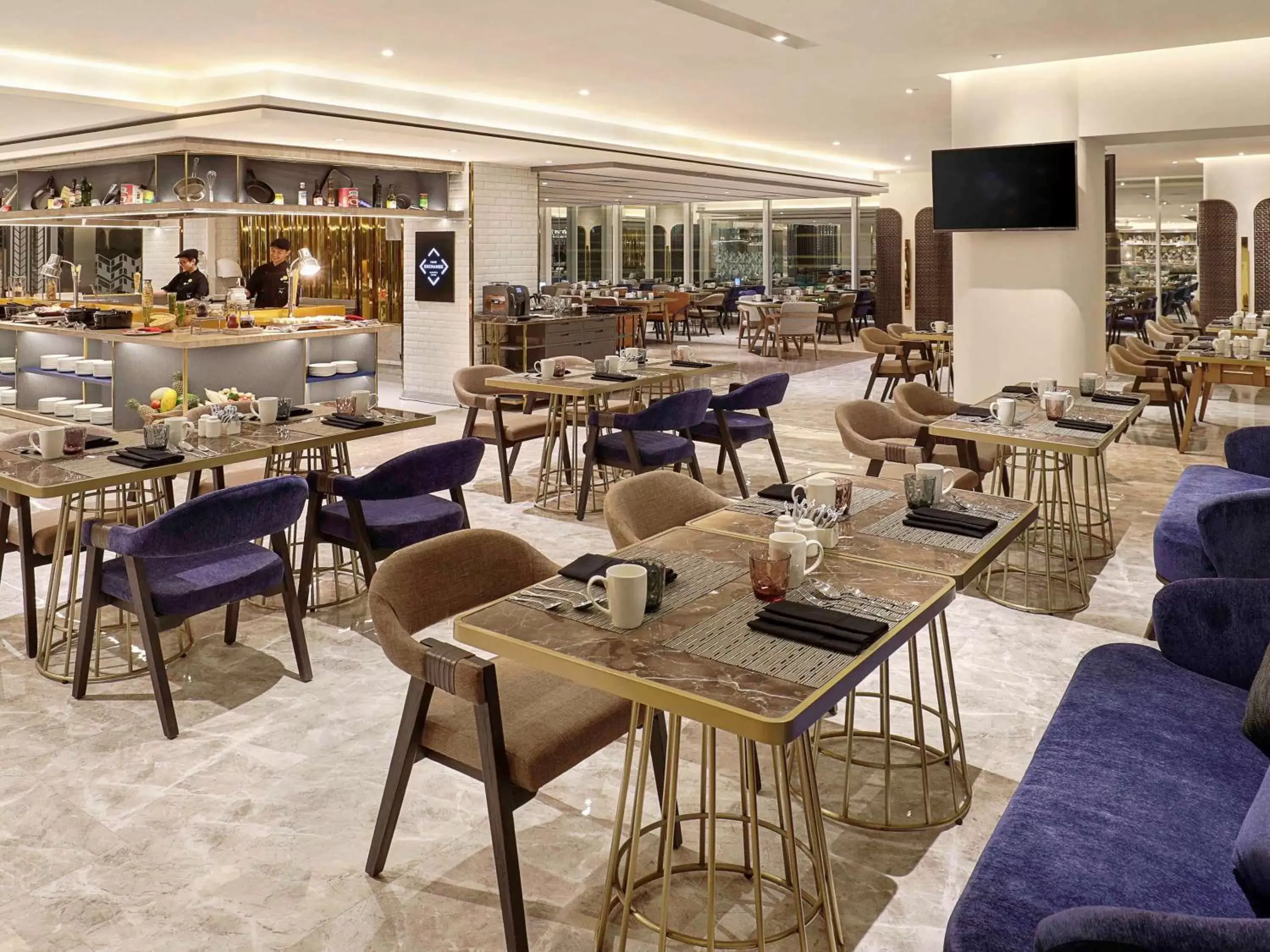 Restaurant/places to eat, Lounge/Bar in Novotel Jakarta Cikini