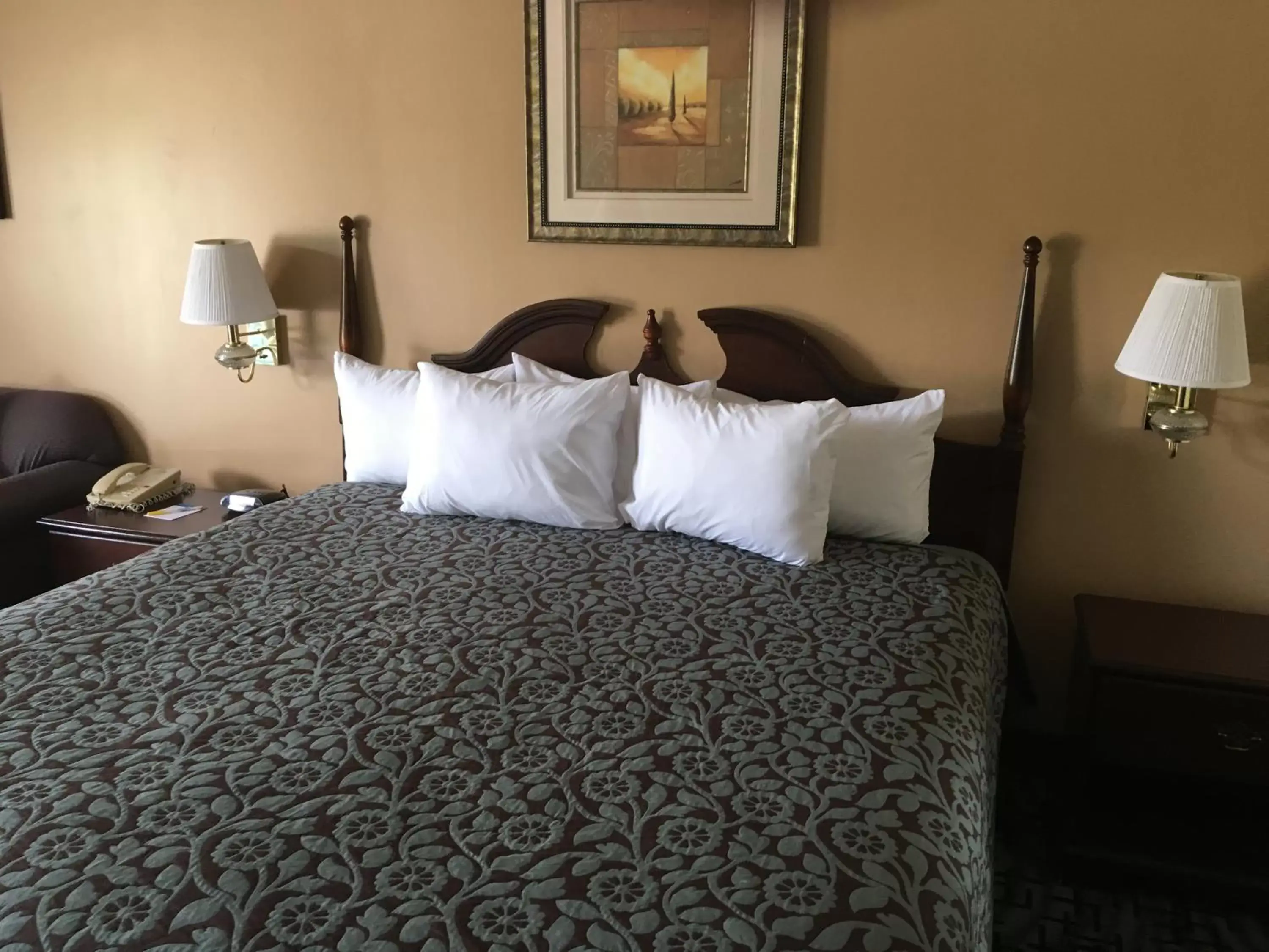 Bed in Days Inn by Wyndham Picayune