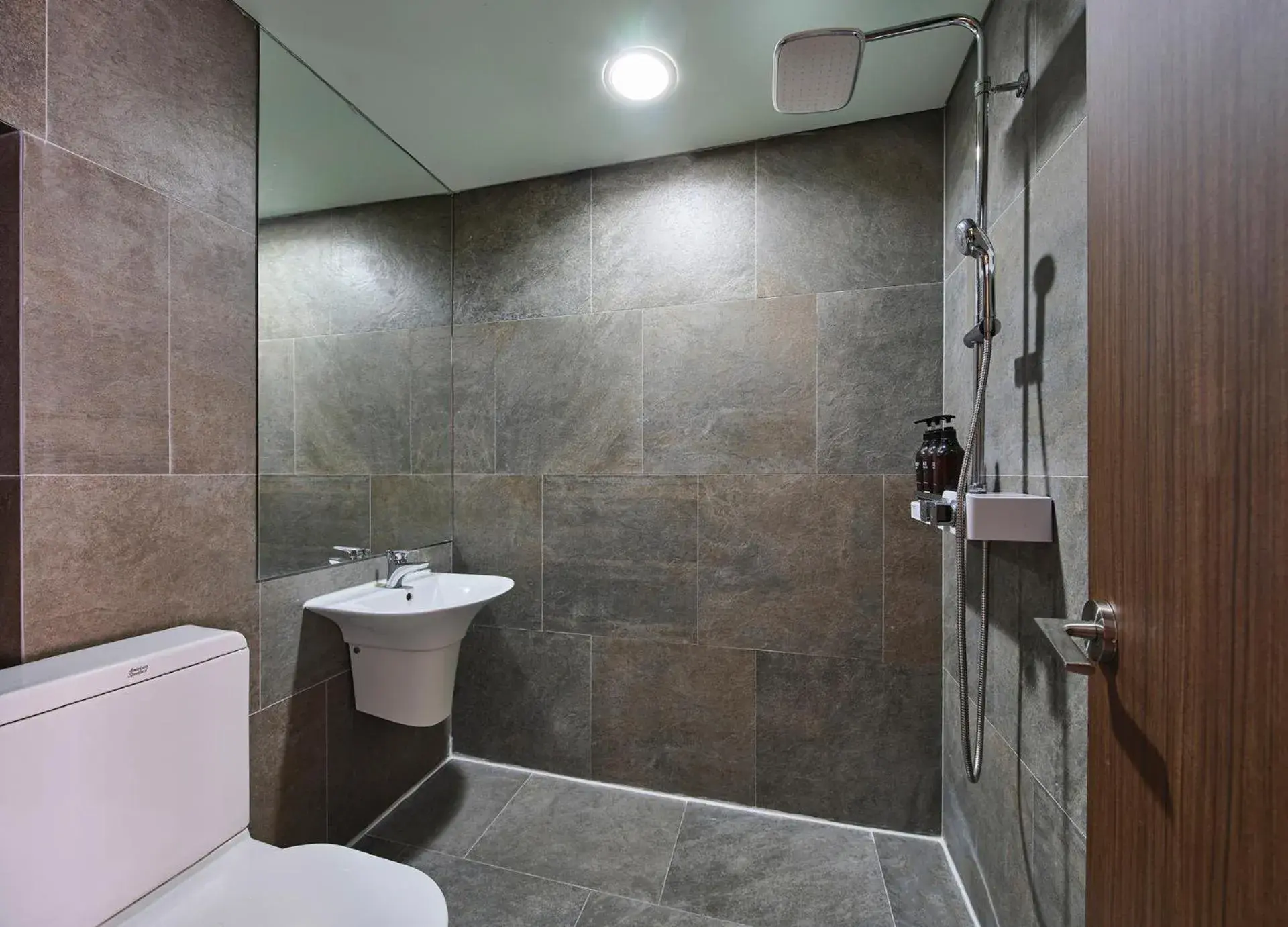 Shower, Bathroom in The Island Blue Hotel