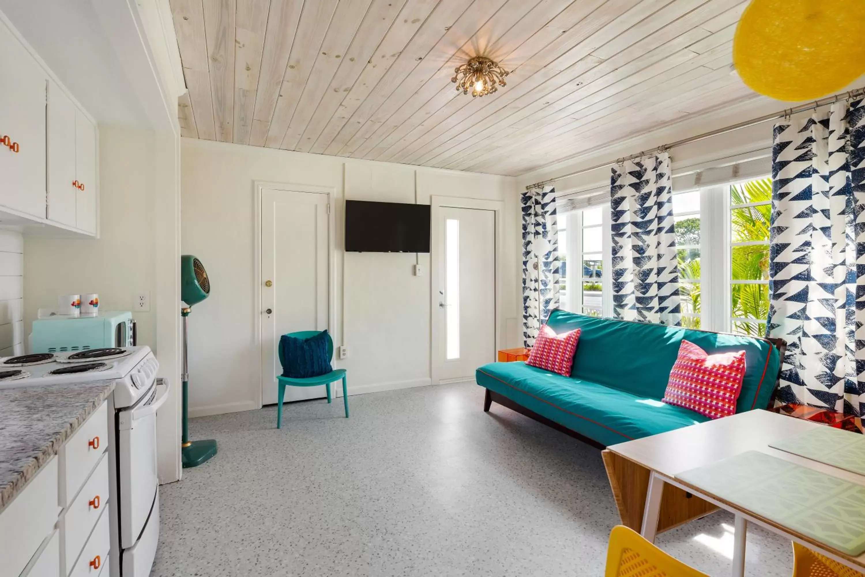 Living room, Seating Area in Sunset Inn and Cottages