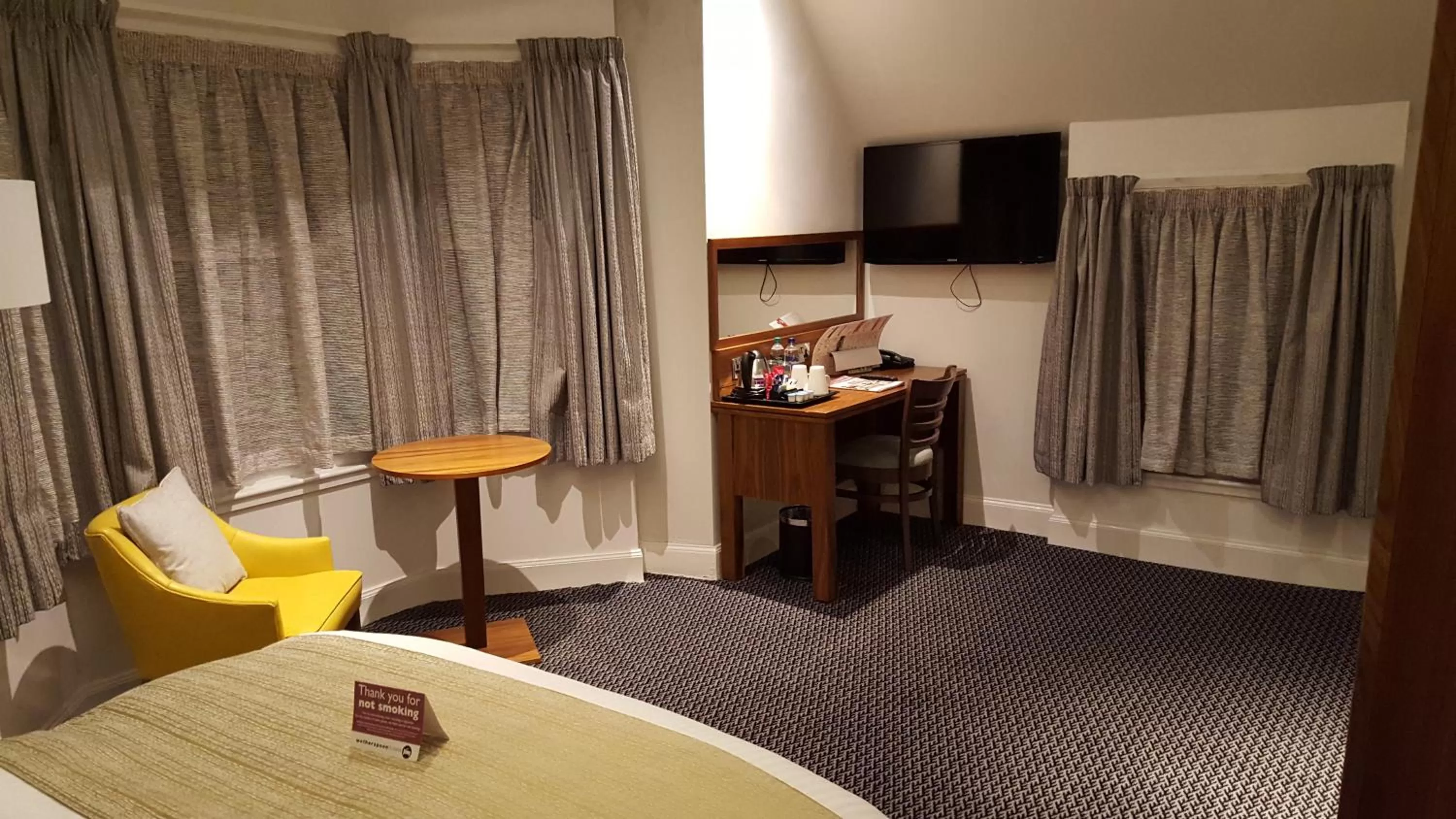 Shower, TV/Entertainment Center in The Cross Keys Wetherspoon