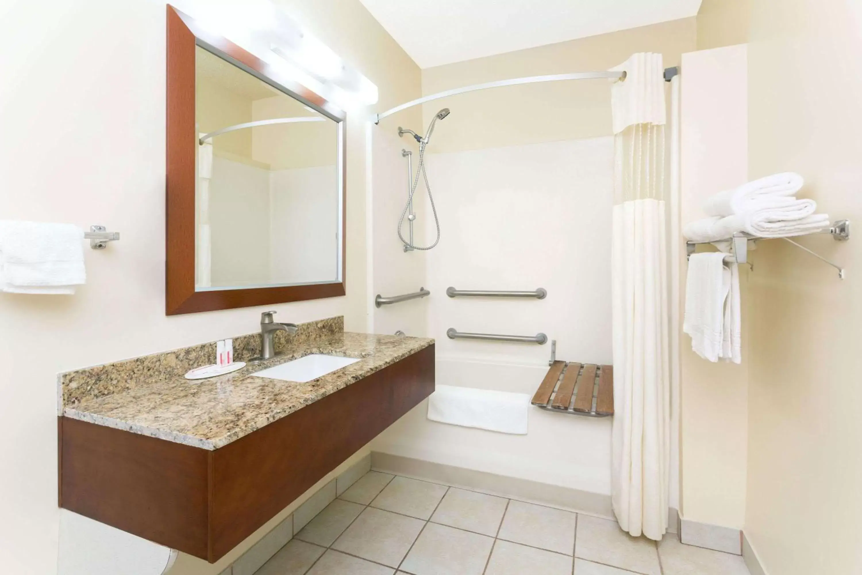 Bathroom in Days Inn by Wyndham Paxton