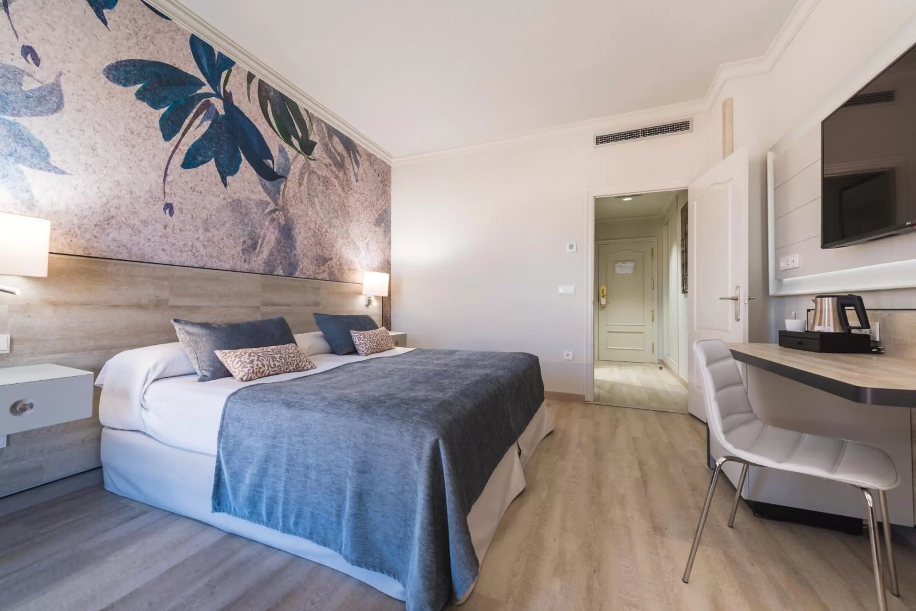 Bedroom, Bed in Salles Hotel Málaga Centro
