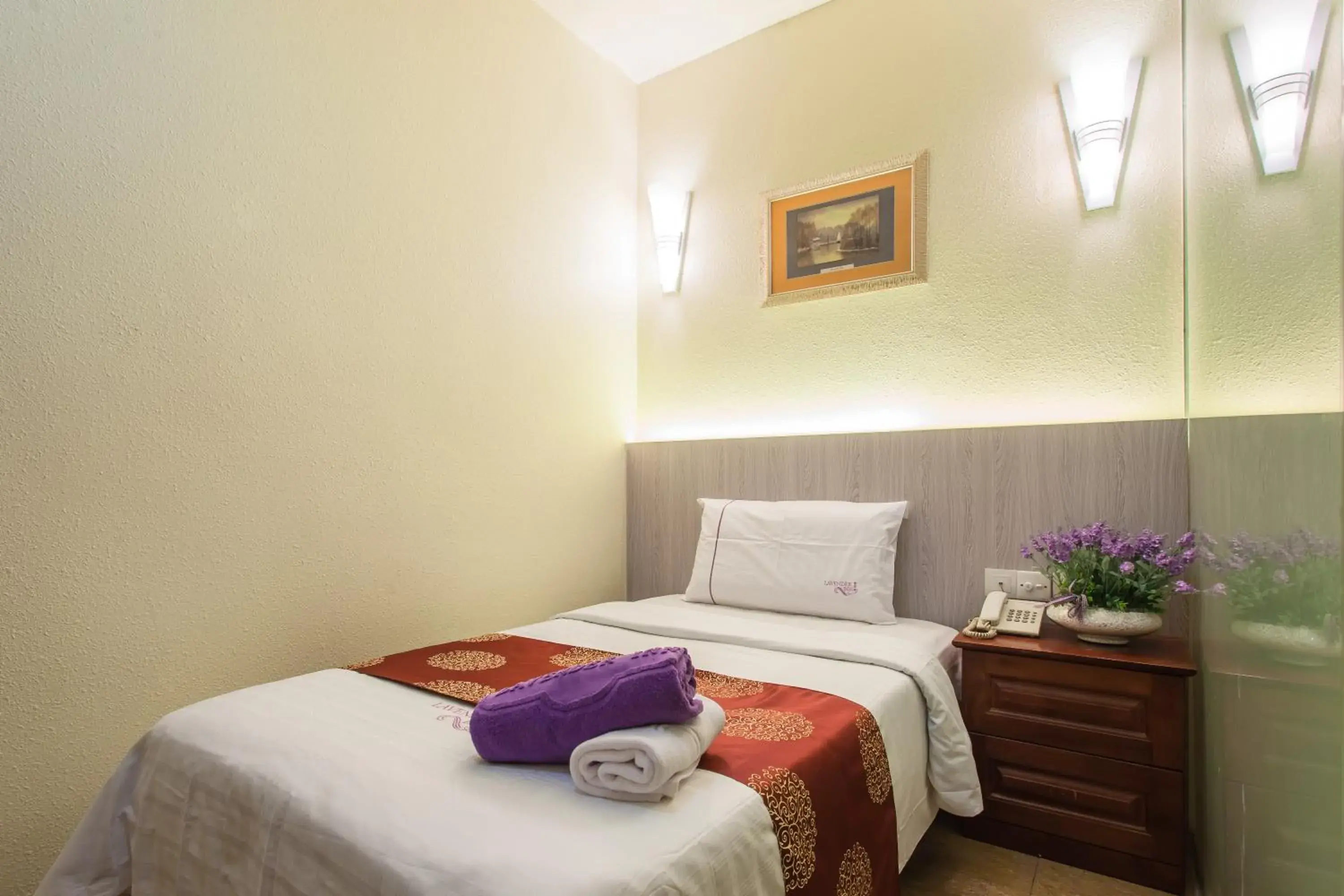 Photo of the whole room, Bed in Lavender Inn Permas Jaya