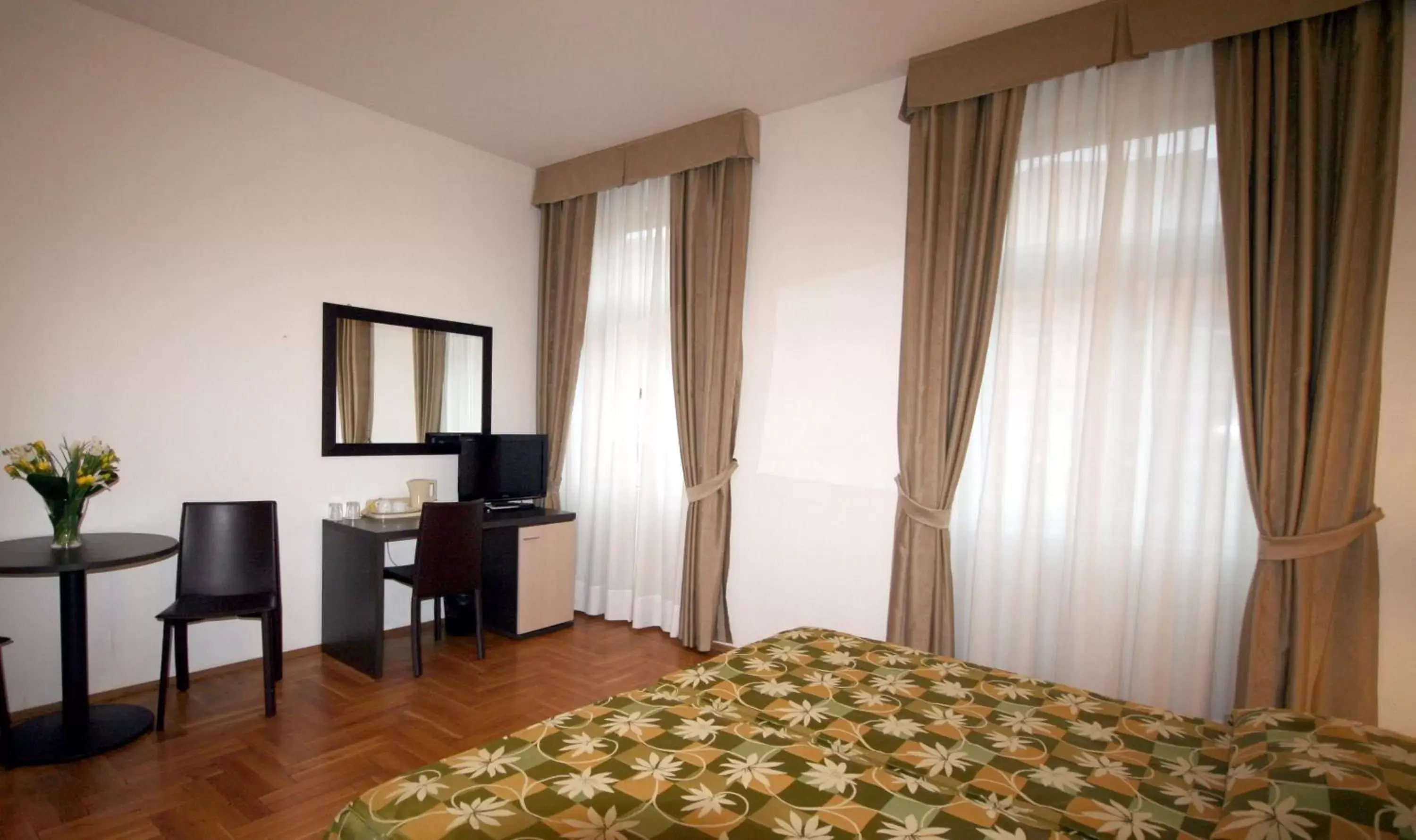 TV and multimedia, Bed in Hotel Praga 1
