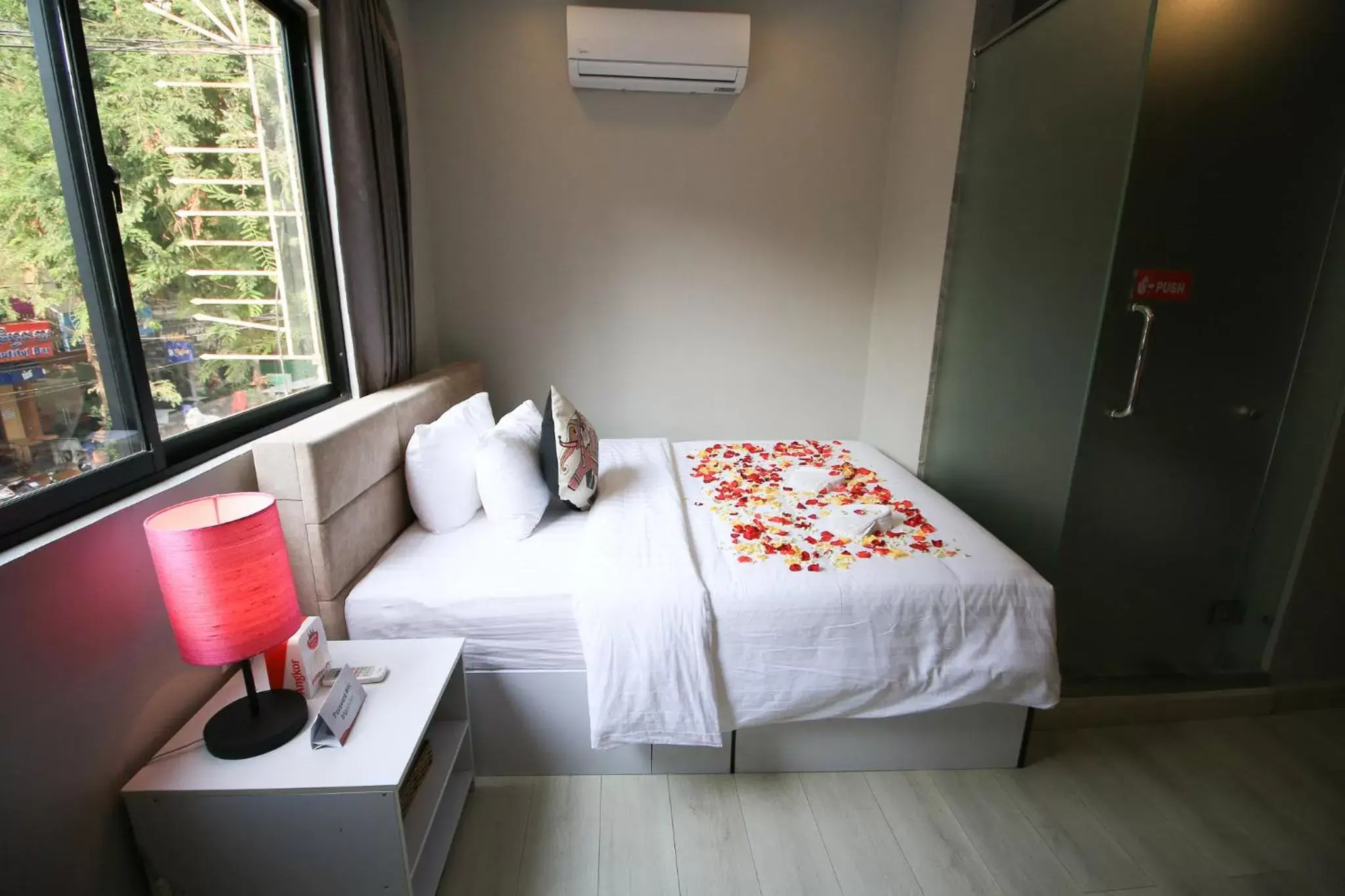 Bedroom, Bed in Ostro Hotel