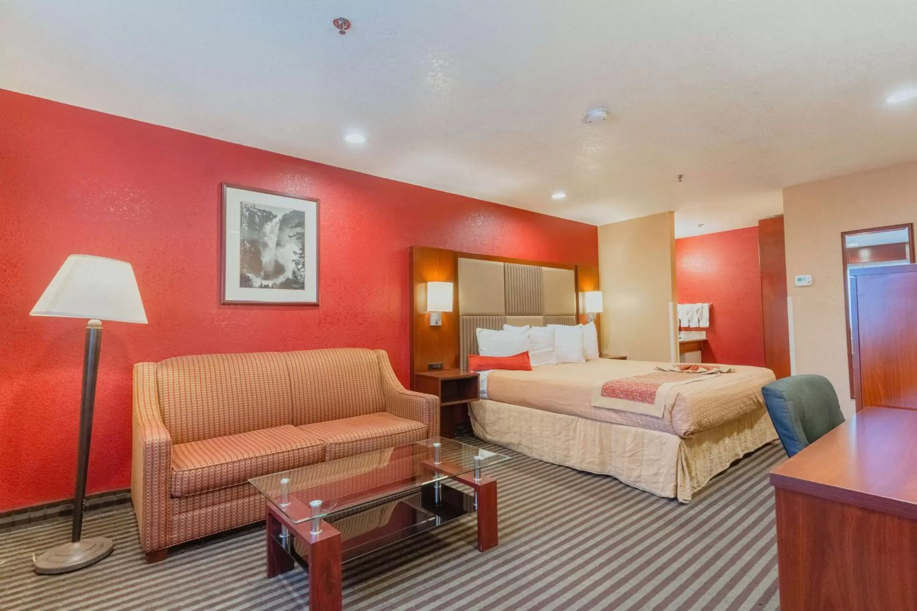 Bedroom in Best Western Plus Yosemite Way Station