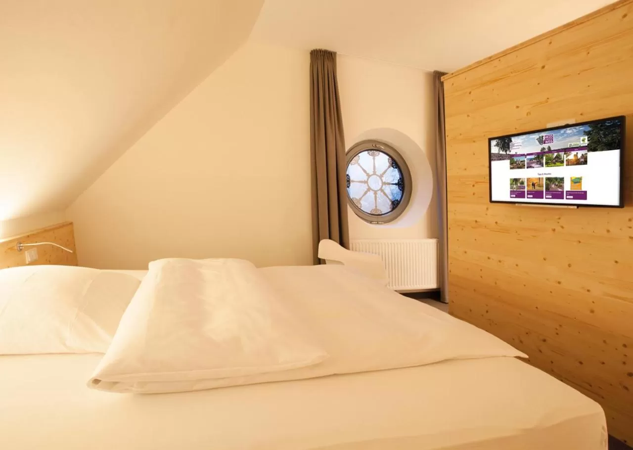 Photo of the whole room, Bed in Hotel & Landgasthof Hoheluft