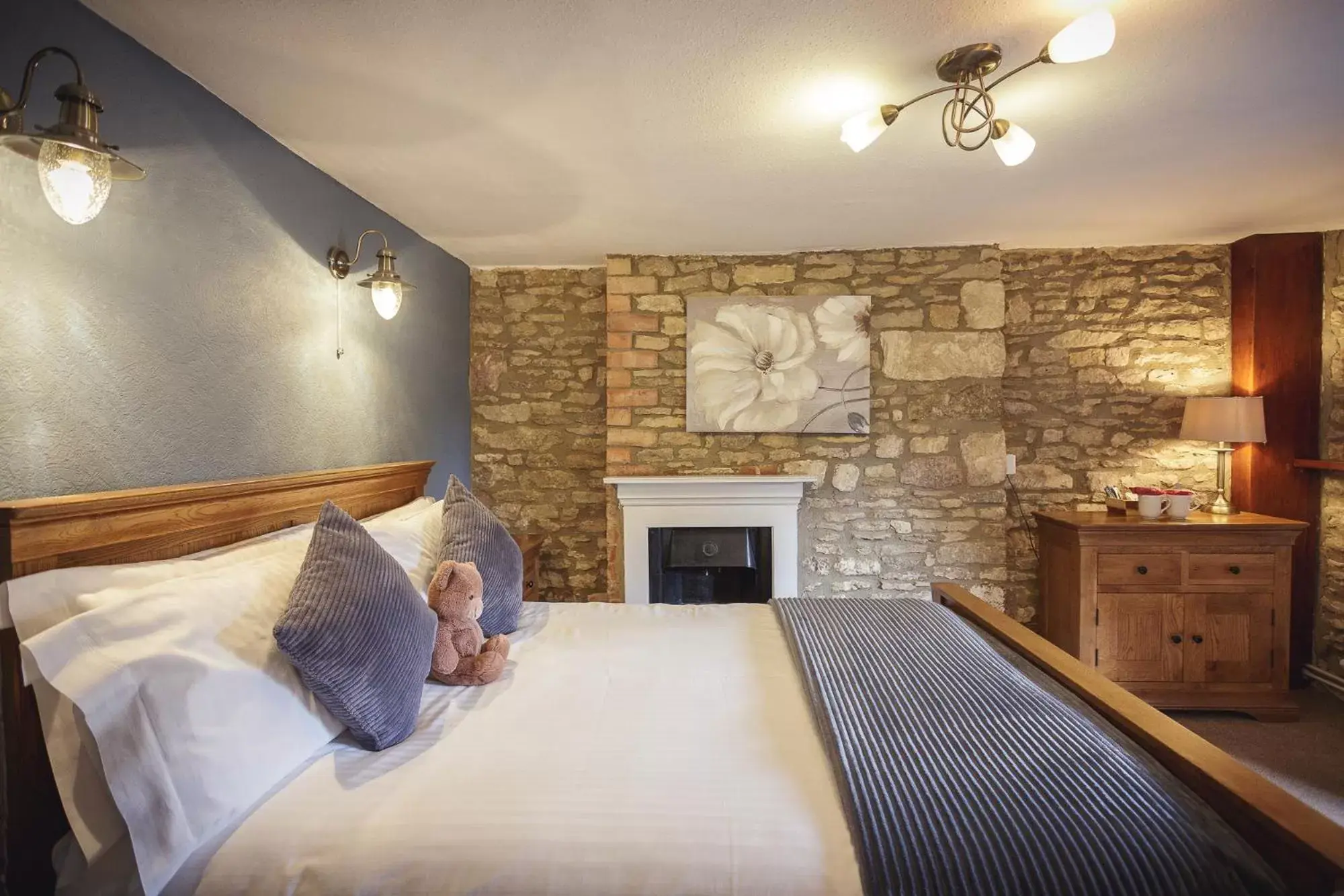 Bedroom, Bed in The Lamb Inn