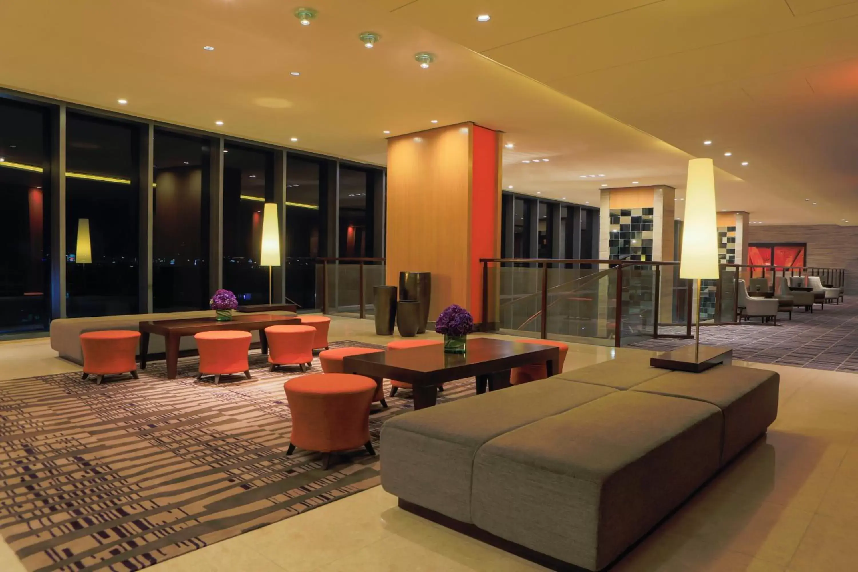 Meeting/conference room, Lounge/Bar in Holiday Inn & Suites Makati, an IHG Hotel