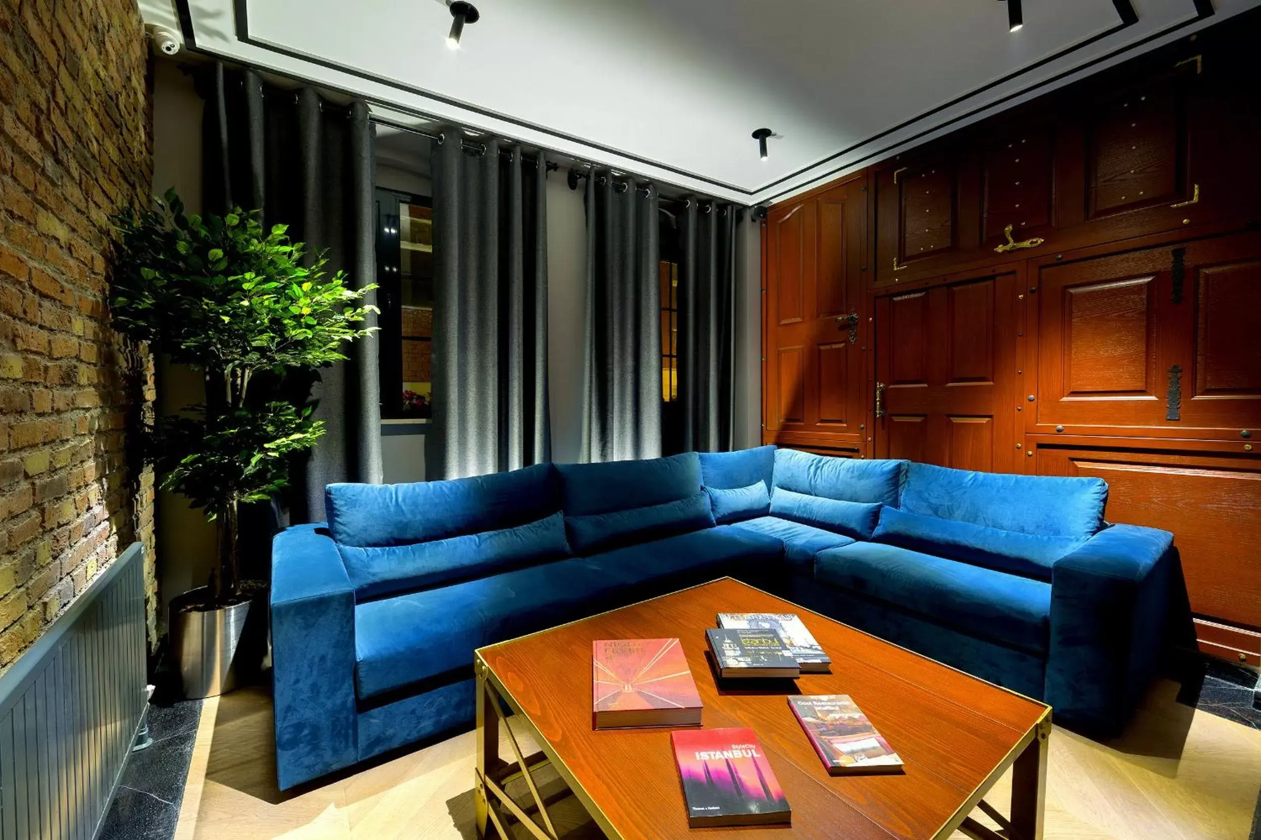 Communal lounge/ TV room, Seating Area in Walton Hotels Galata