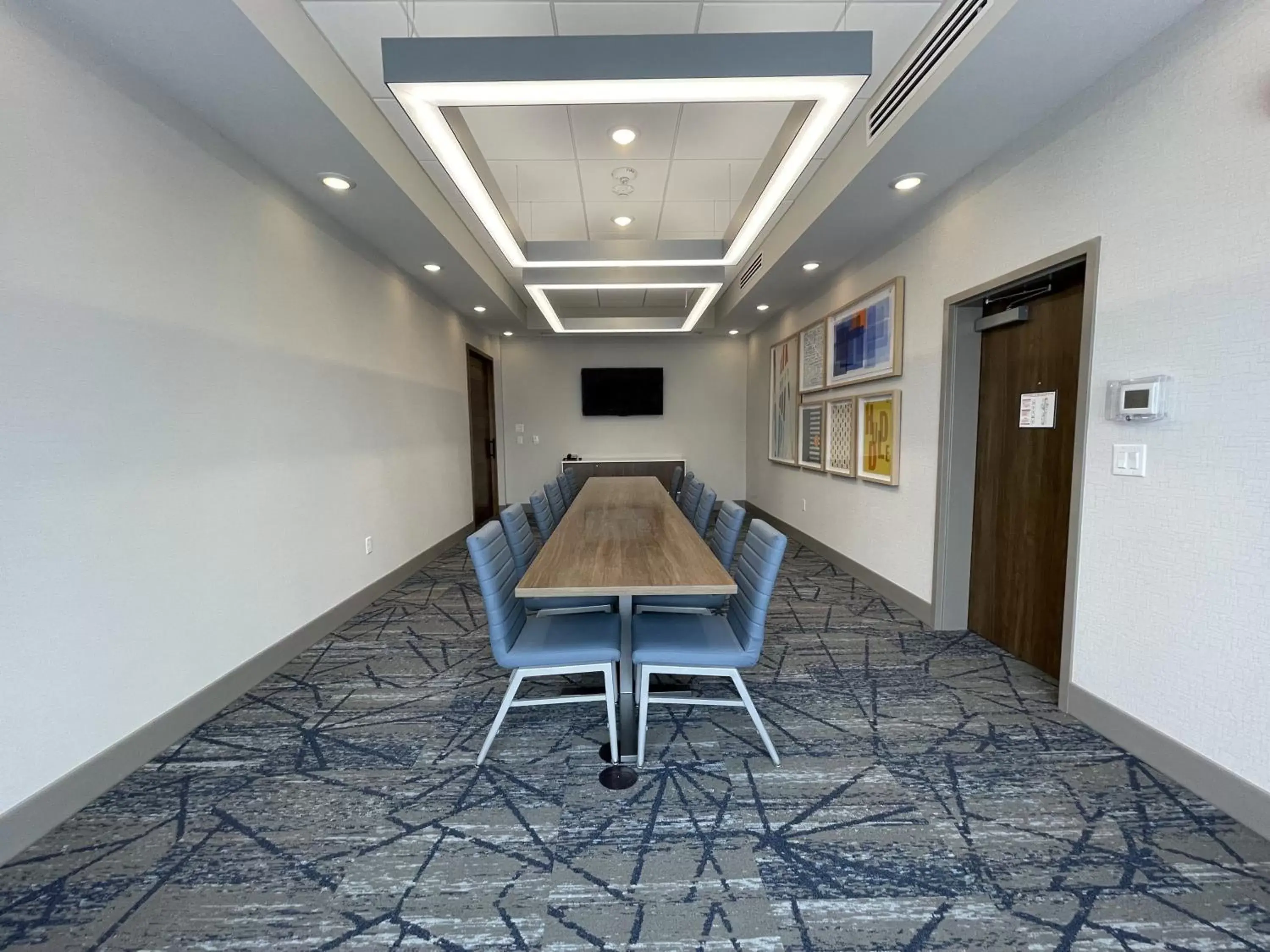 Meeting/conference room in Holiday Inn Express & Suites - Ft. Smith - Airport, an IHG Hotel