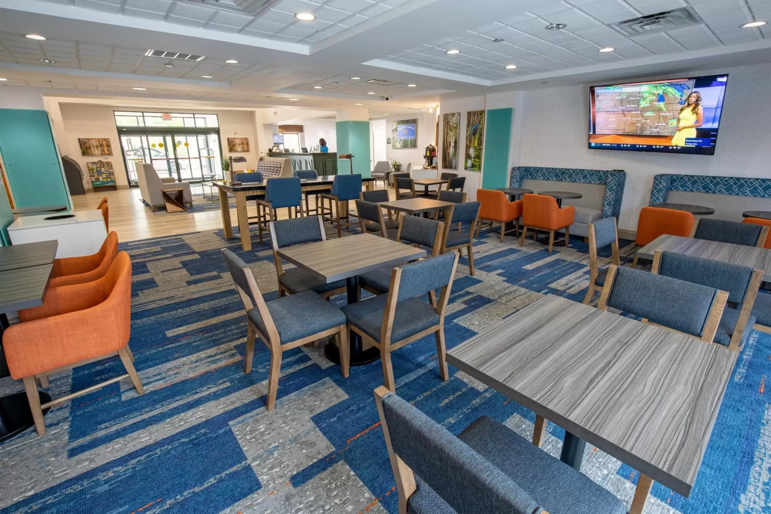 Seating area, Restaurant/Places to Eat in Wingate by Wyndham Lafayette Airport