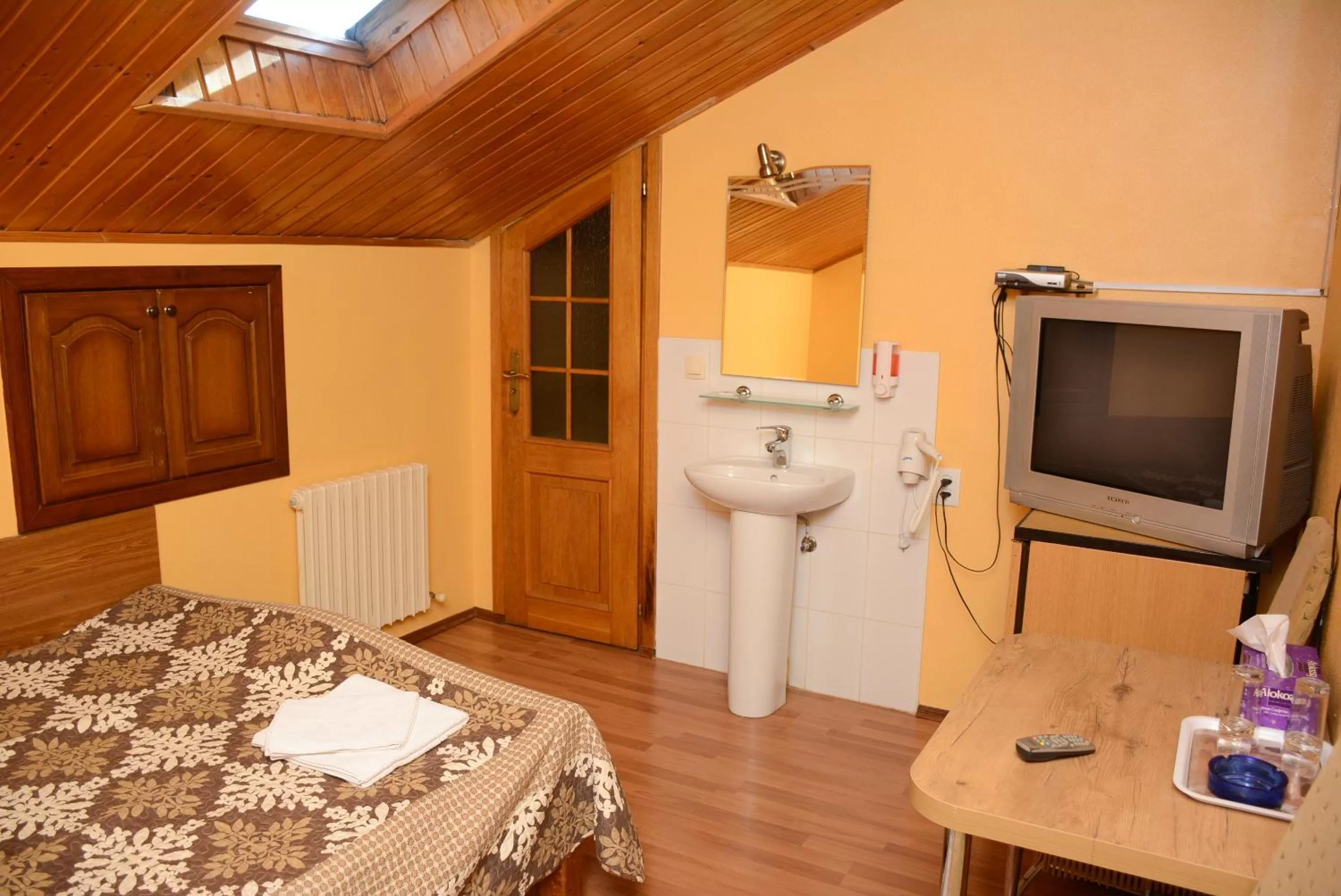 Property building, Bed in Bazar Motel