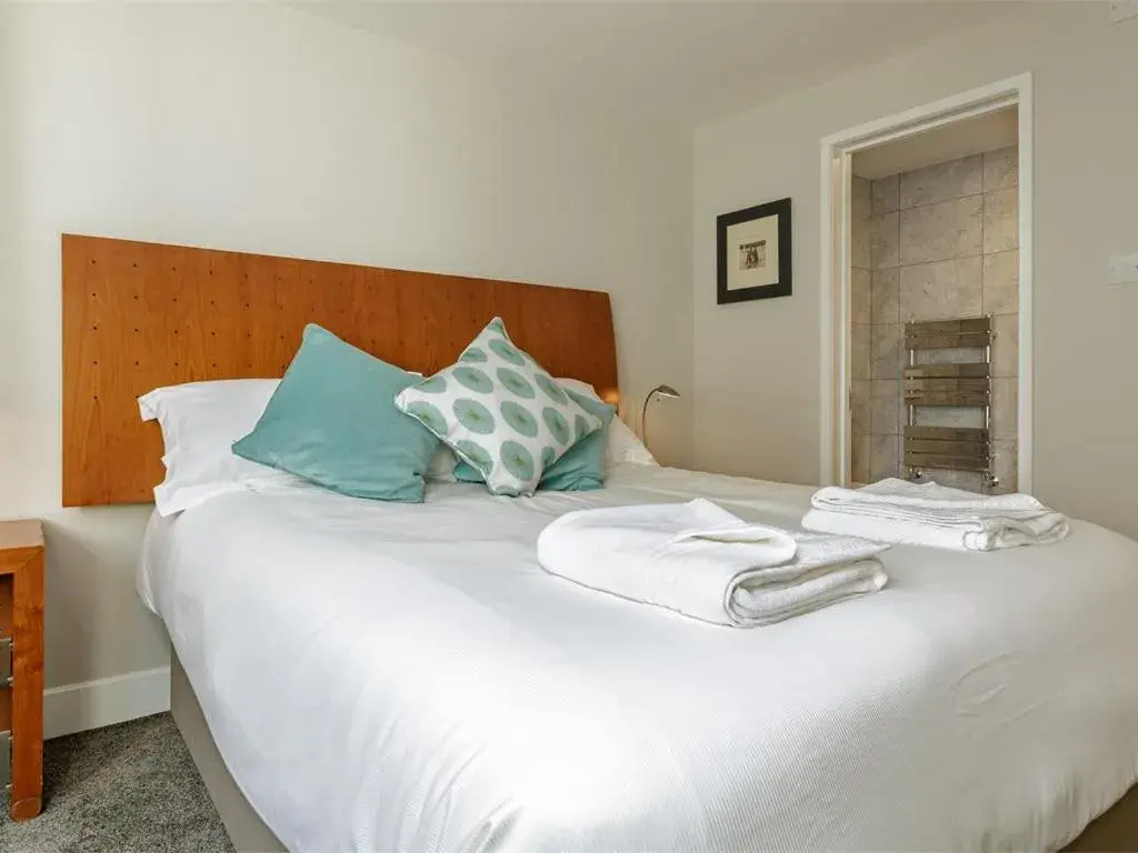 Bedroom, Bed in Blue Star House Bedroom, Bed in Blue Star House