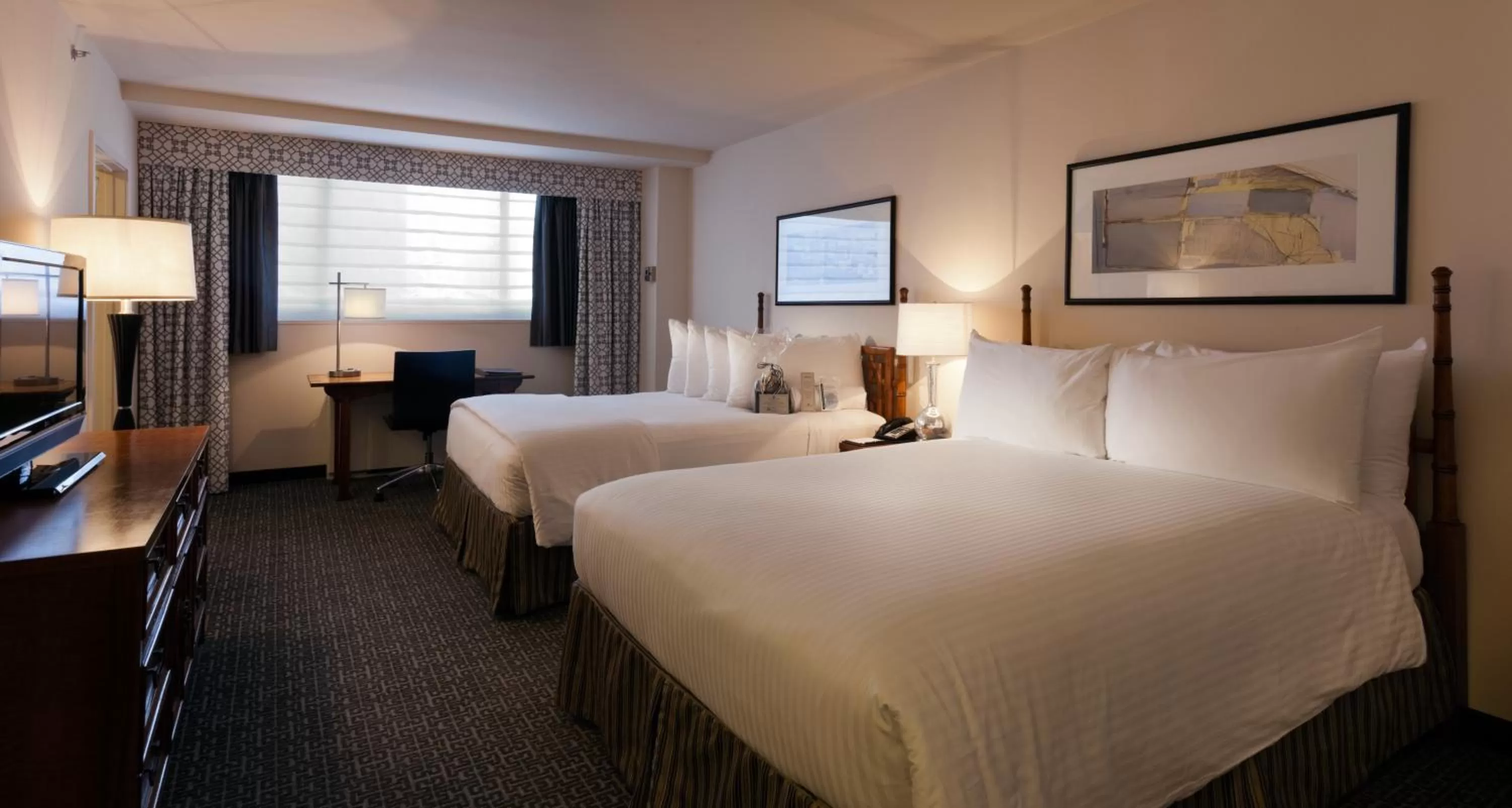 Bedroom, Bed in State Plaza Hotel