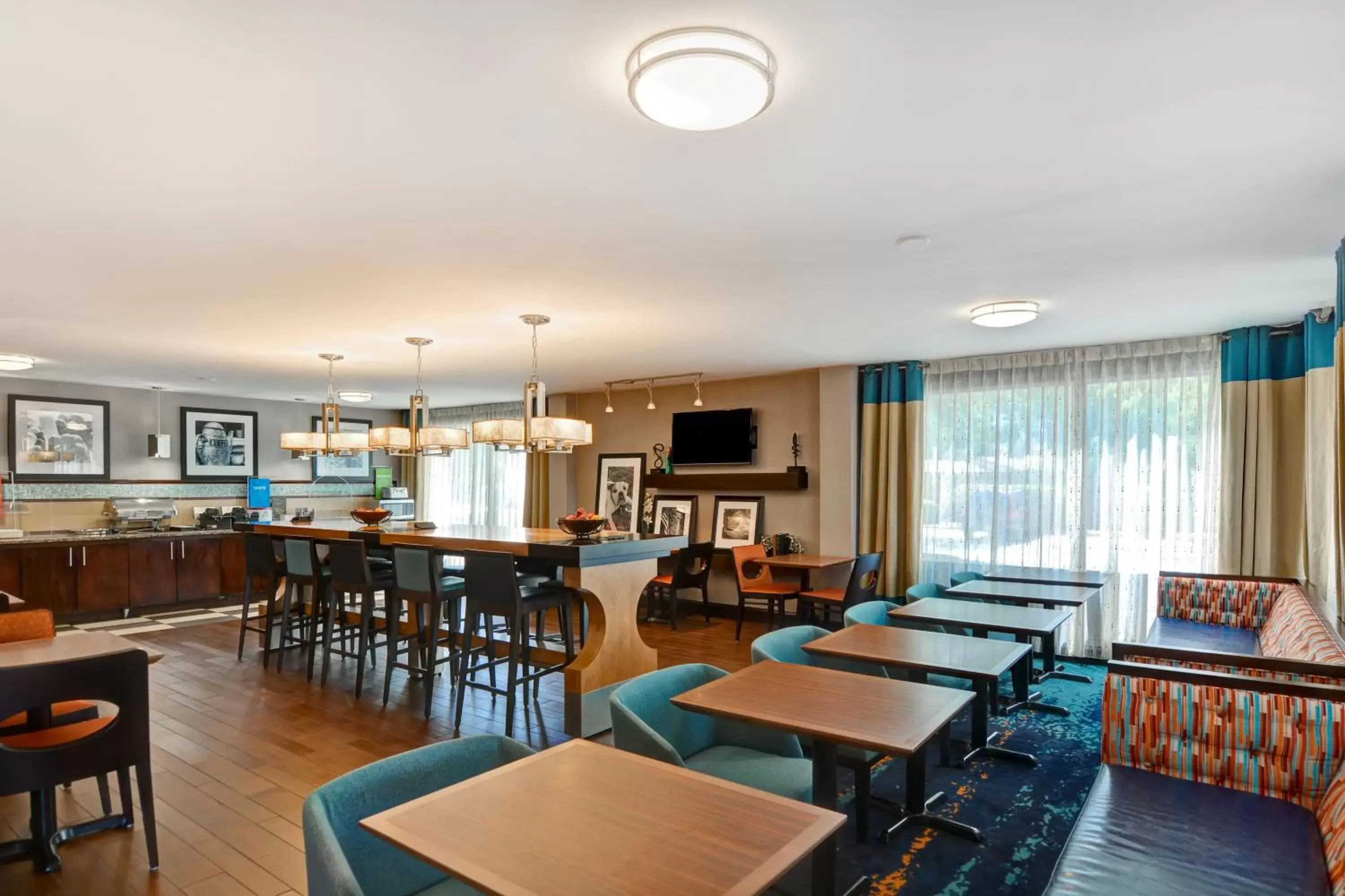 Lobby or reception, Restaurant/Places to Eat in Hampton Inn Columbia-I-26 Airport