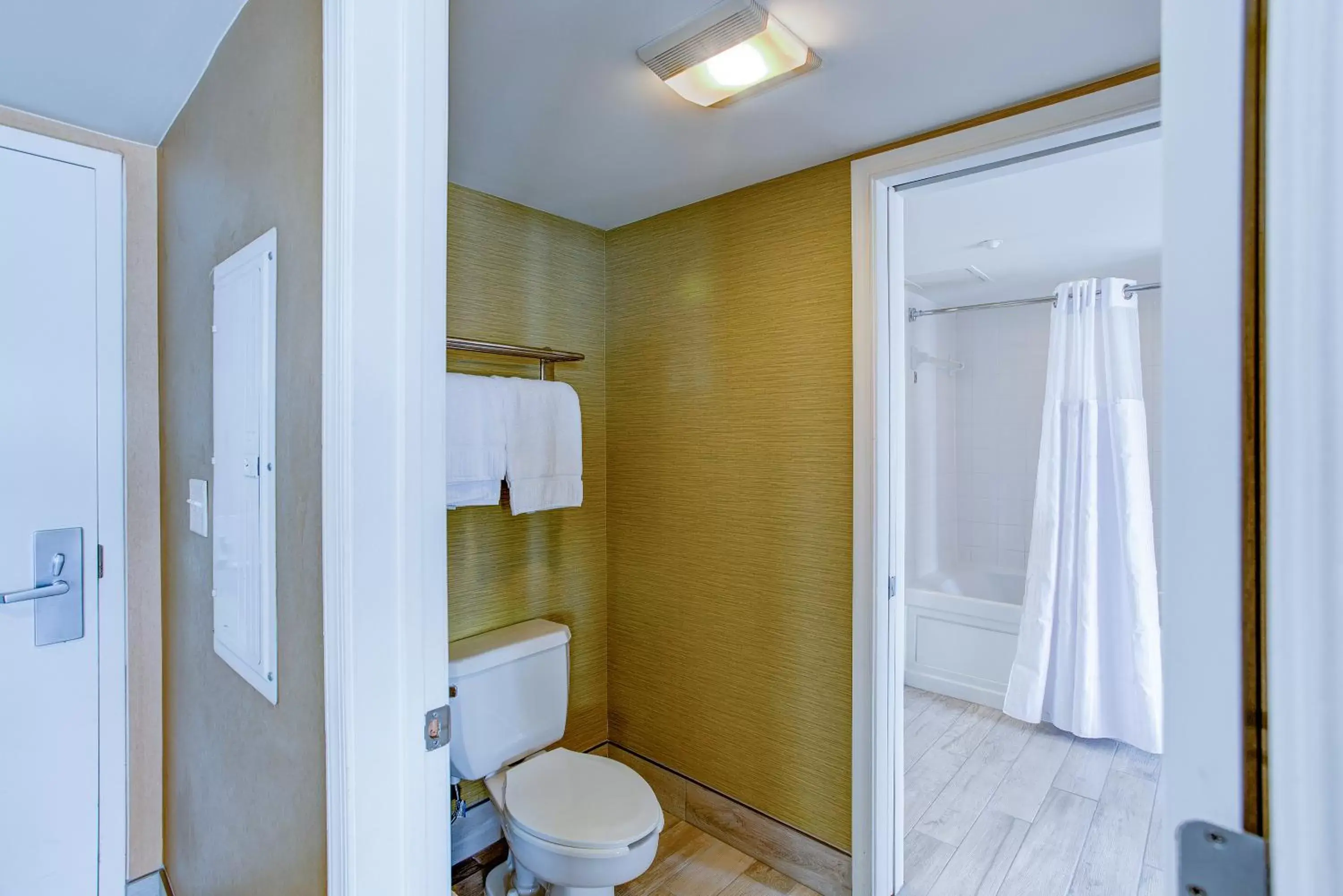 Toilet, Bathroom in Boardwalk Resort and Villas