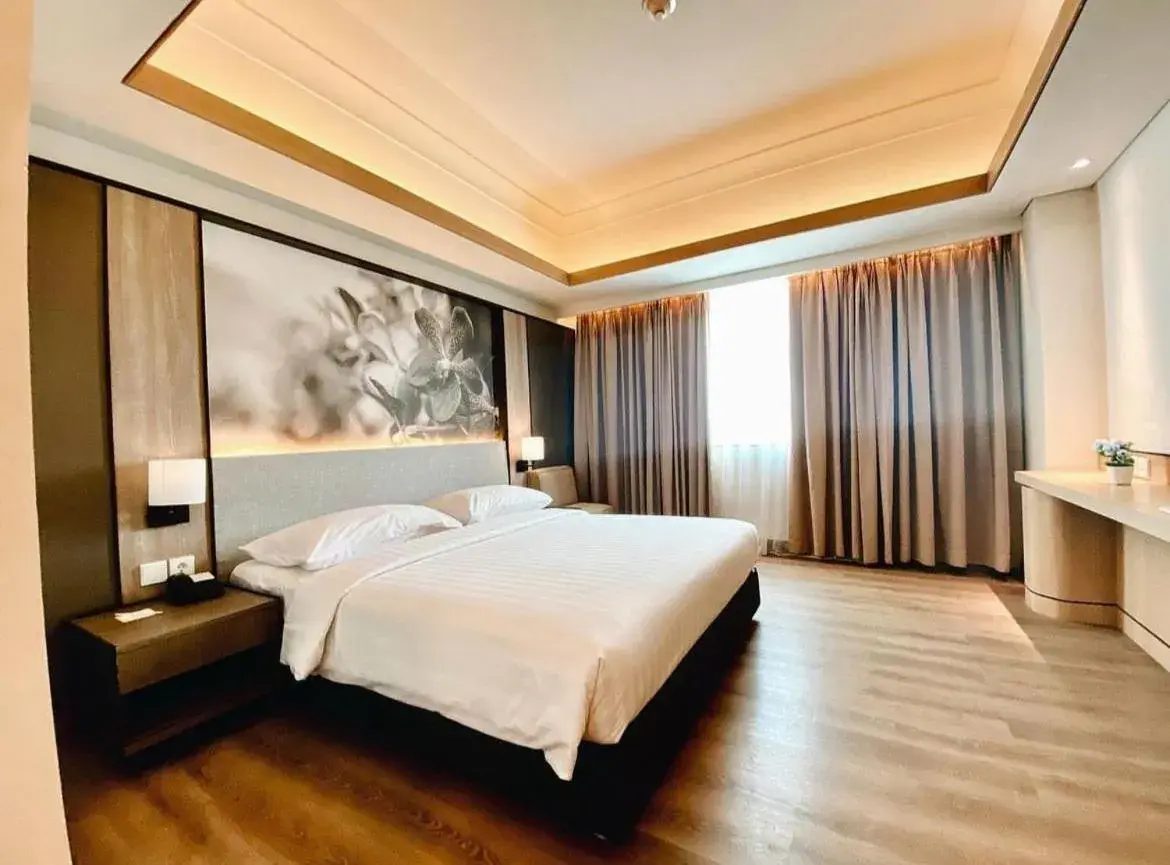 Bed in Orchardz Jayakarta Hotel