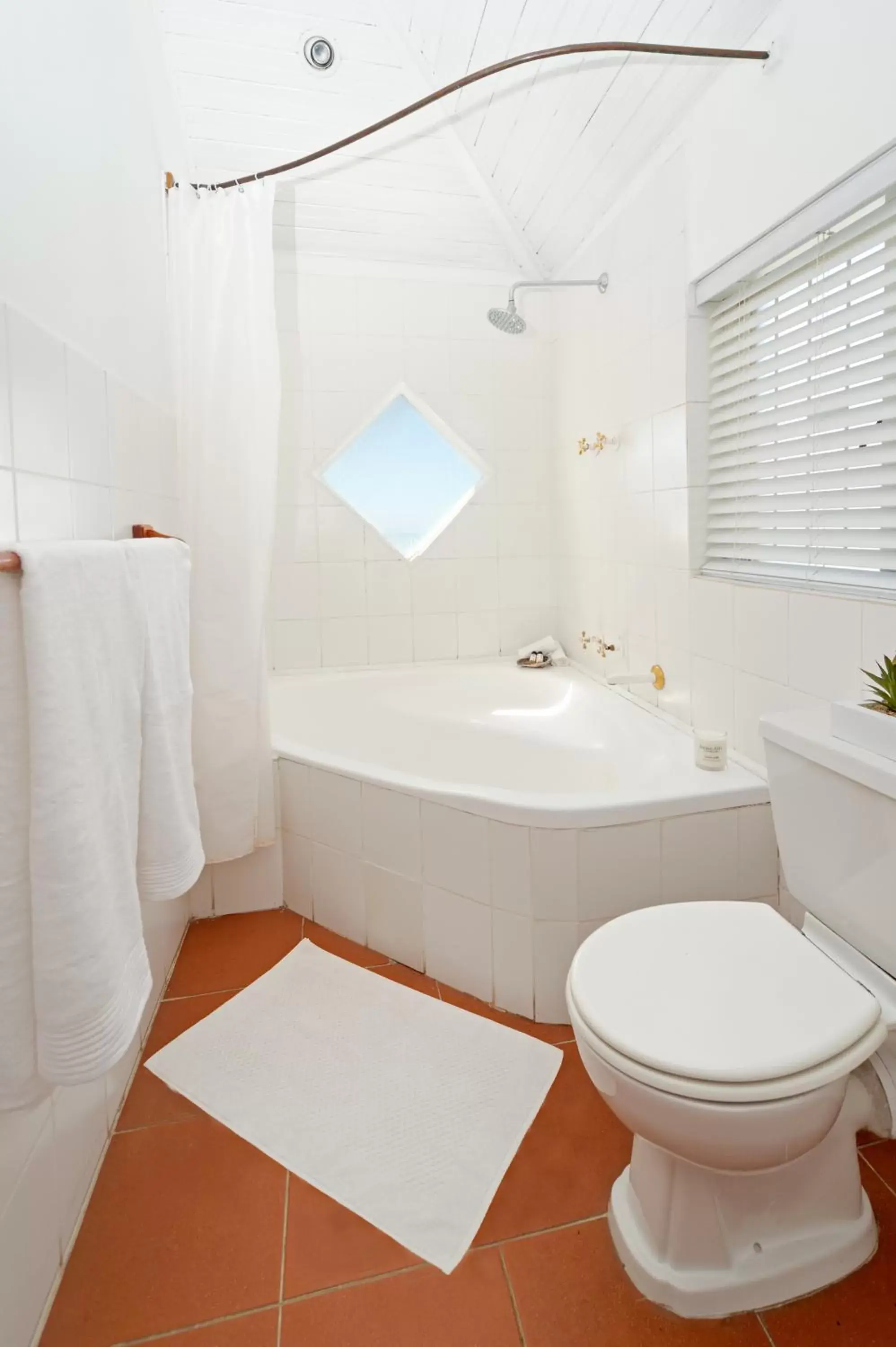 Bathroom in Boulders Beach Hotel, Cafe and Curio shop