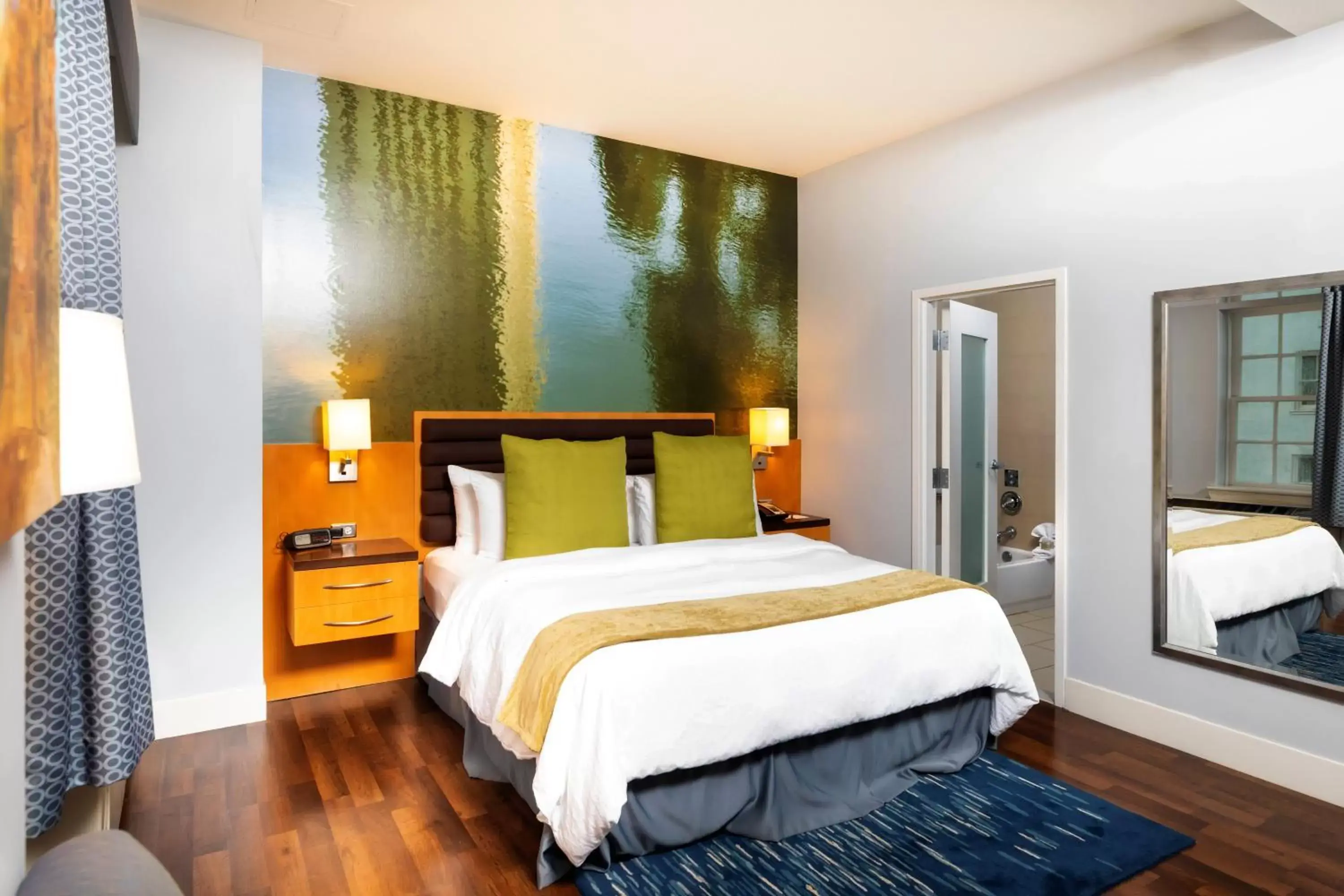 Bedroom, Bed in Hotel Indigo Baton Rouge Downtown, an IHG Hotel