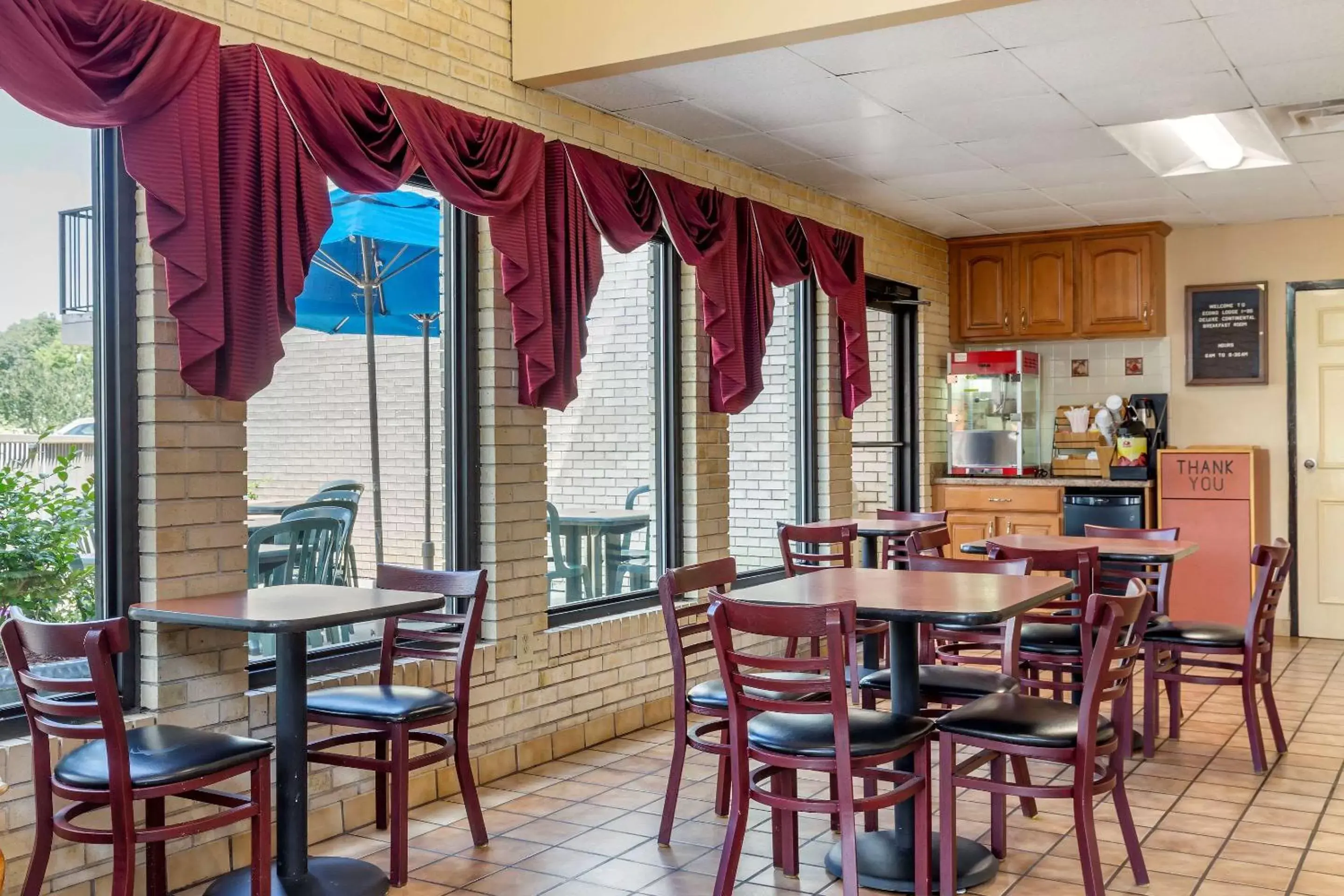 Restaurant/Places to Eat in Econo Lodge Fayetteville