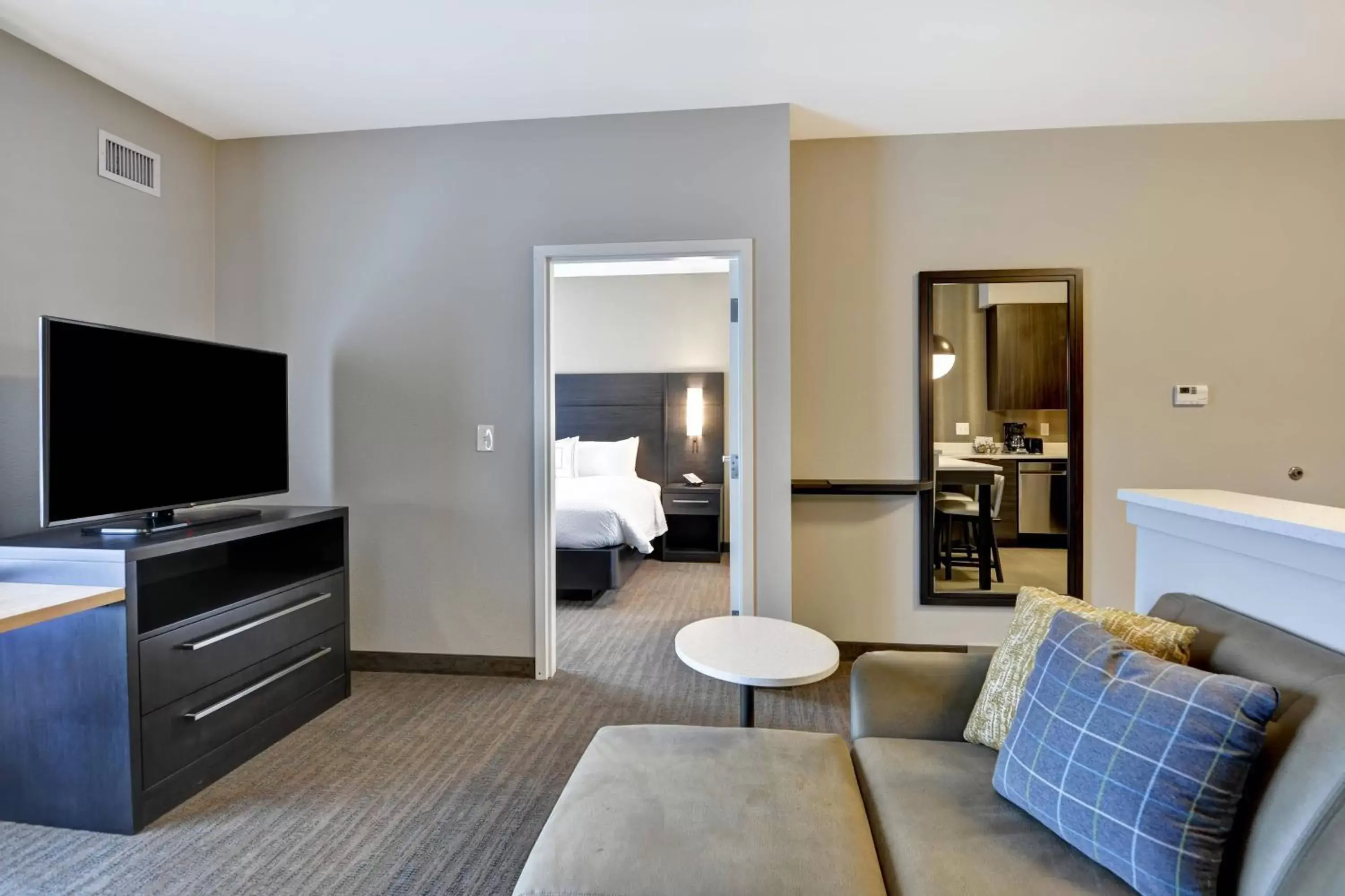 Bedroom, Bed in Residence Inn by Marriott Cleveland Airport/Middleburg Heights
