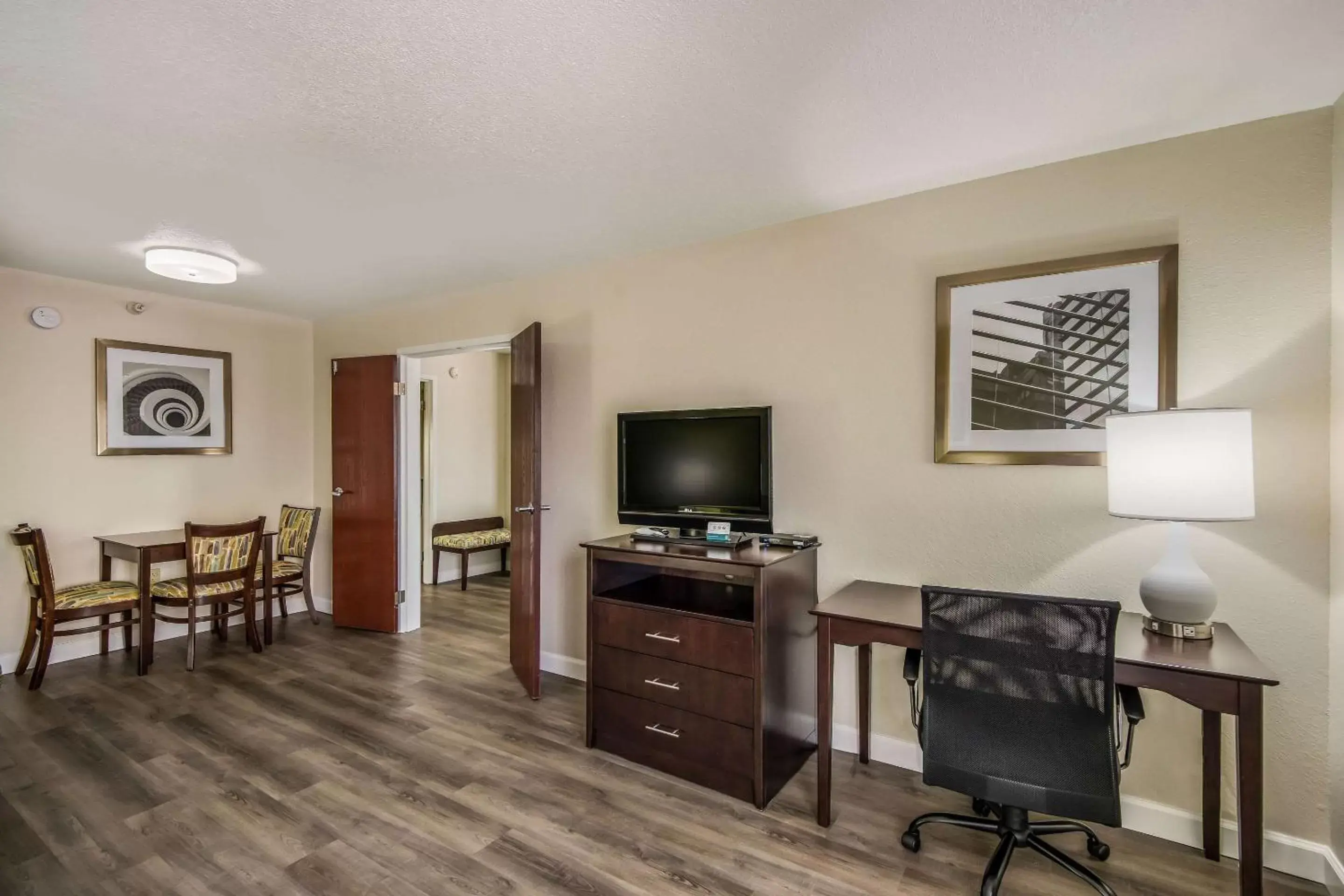 Photo of the whole room, TV/Entertainment Center in Quality Inn & Suites Quincy - Downtown