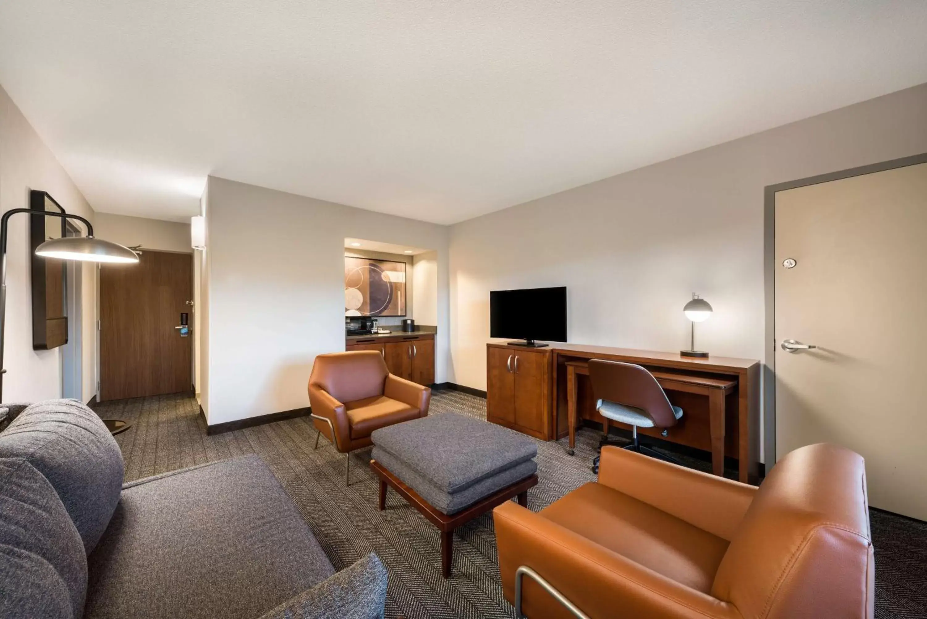 Photo of the whole room, Seating Area in Sonesta Select San Jose Airport