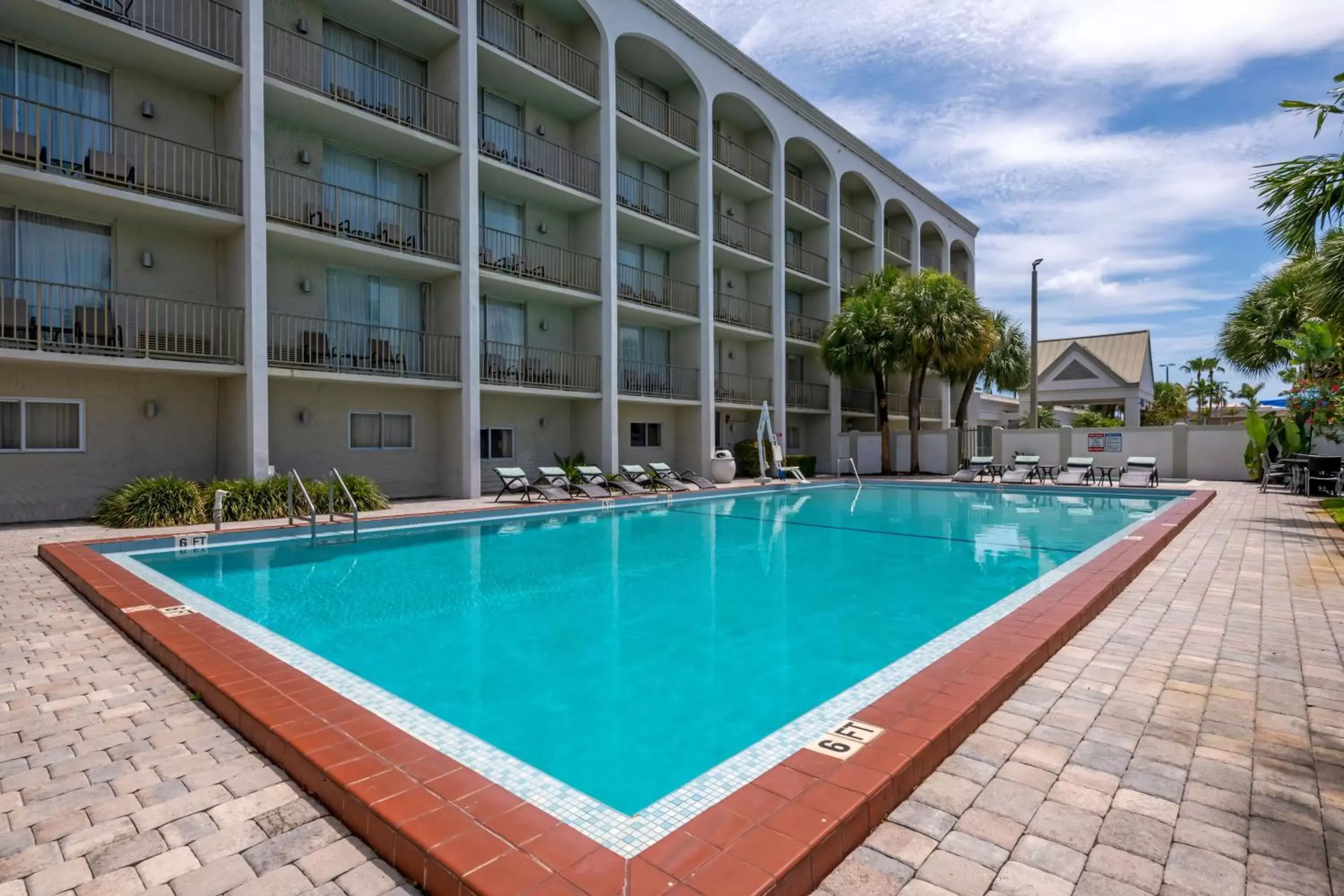 Pool view, Property Building in Best Western Plus North Miami-Bal Harbour