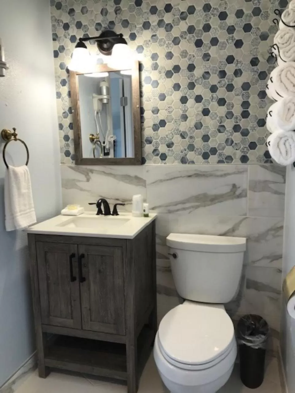 Bathroom in Sugarloaf Mountain Motel