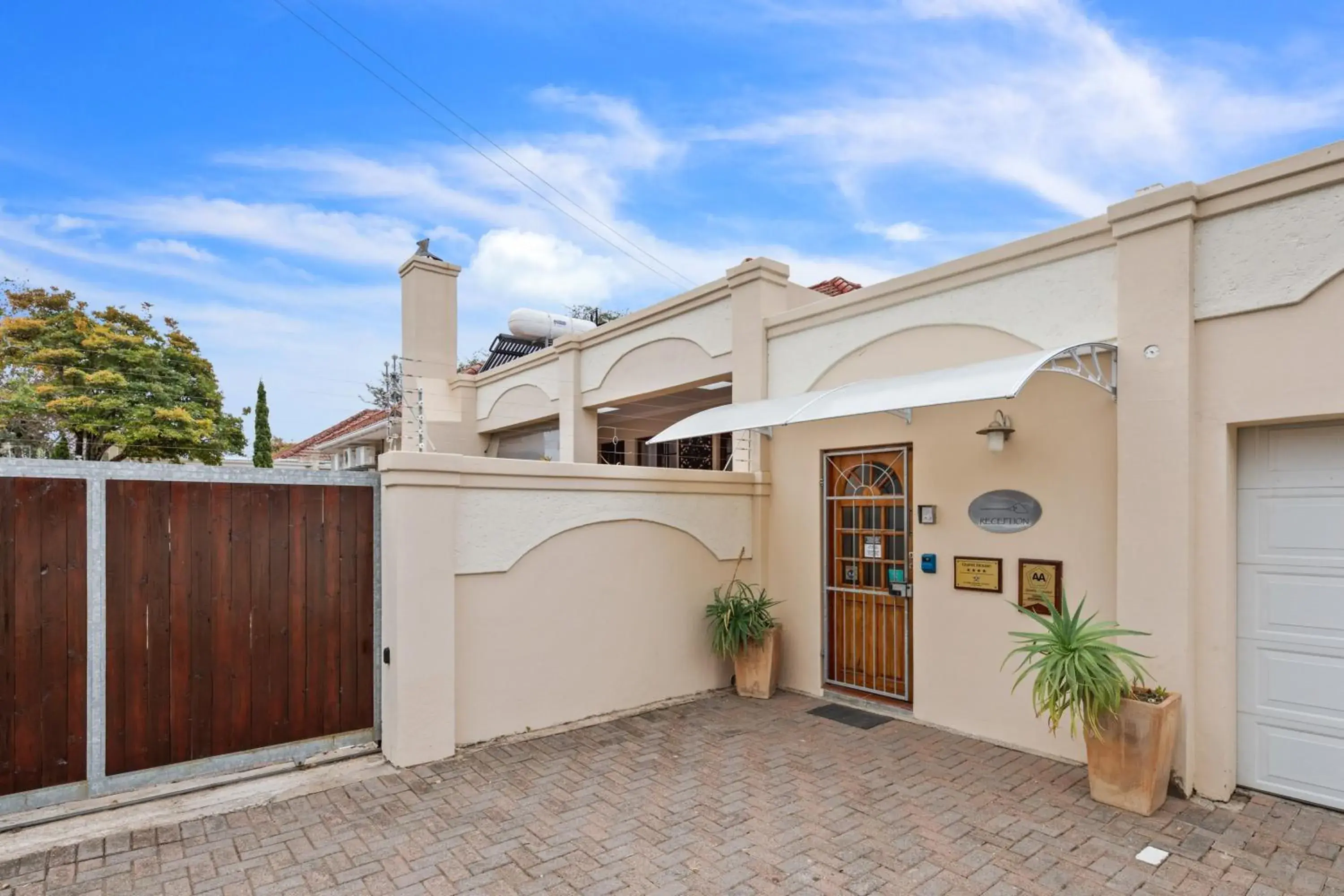 Facade/entrance, Property Building in Arum Guest House