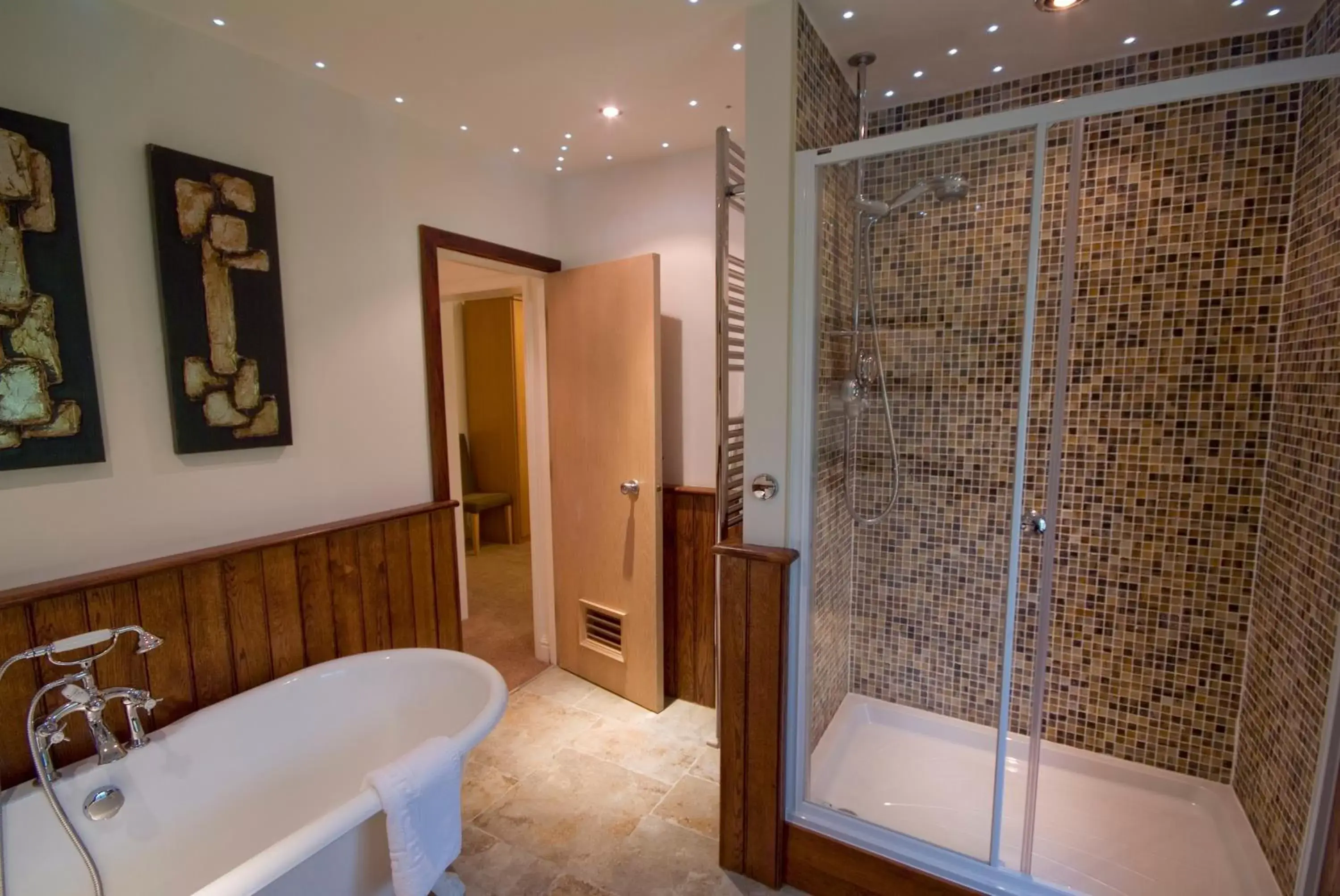 Bathroom in Exeter Court Hotel Bathroom in Exeter Court Hotel