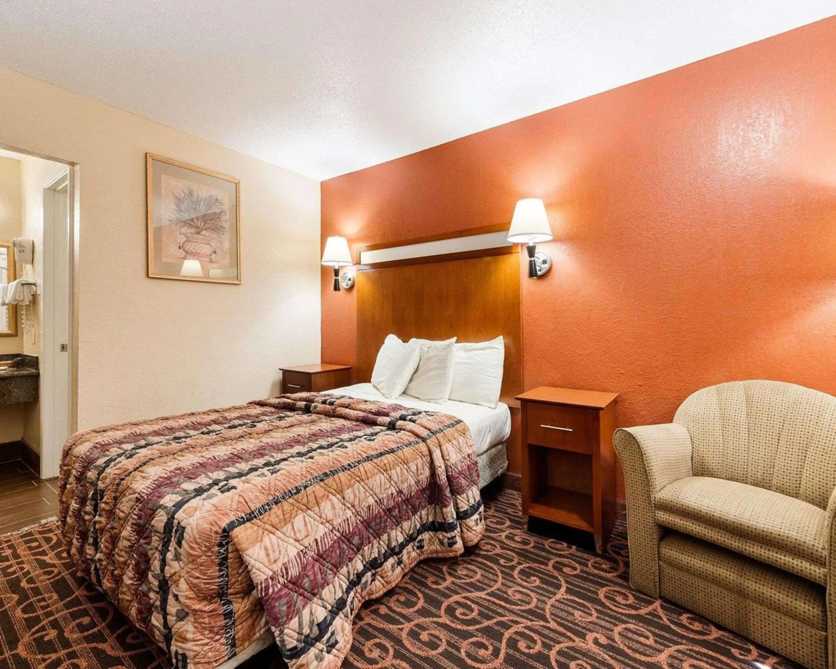 Photo of the whole room, Bed in Econo Lodge Jasper
