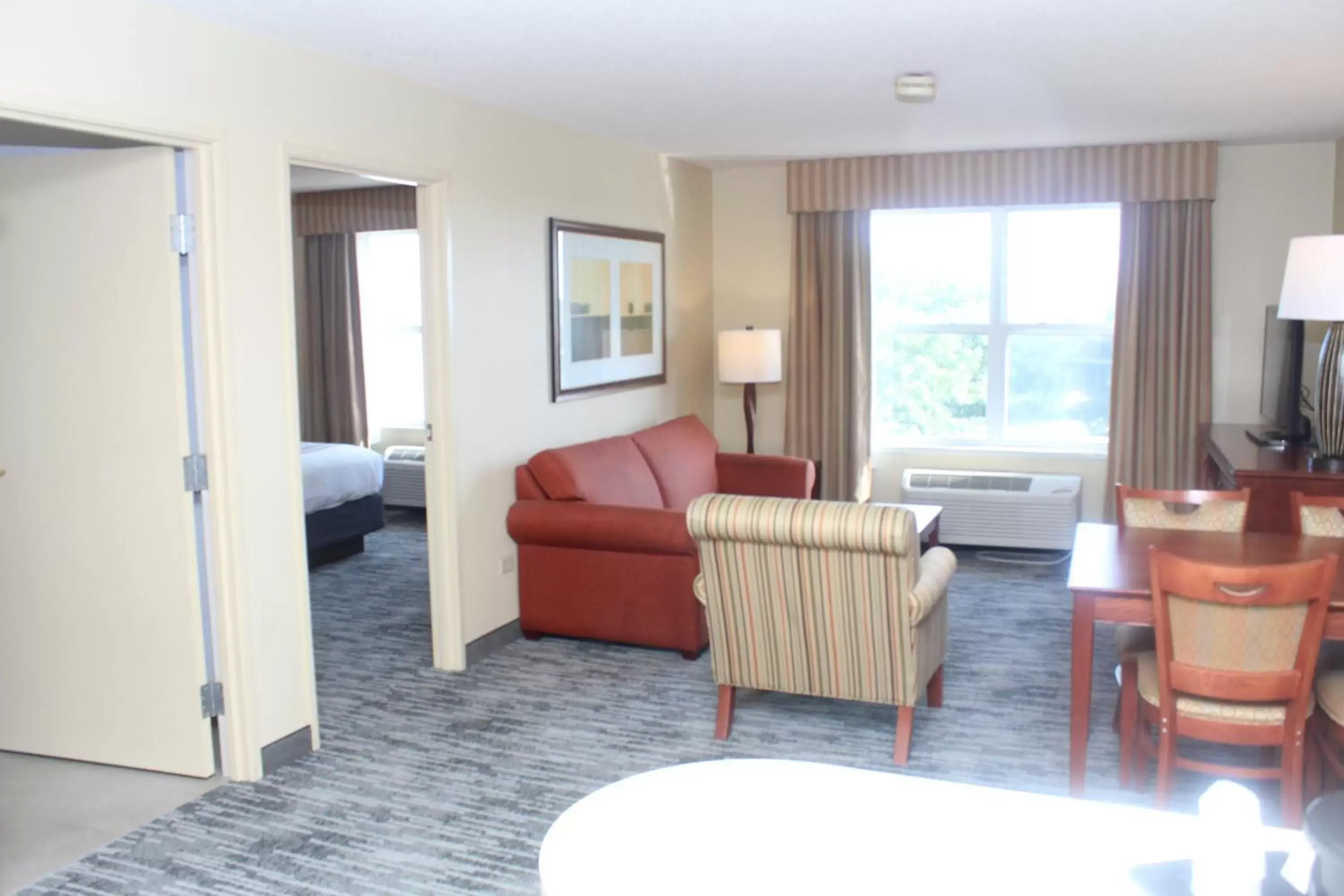 Seating Area in Country Inn & Suites by Radisson, Crystal Lake, IL