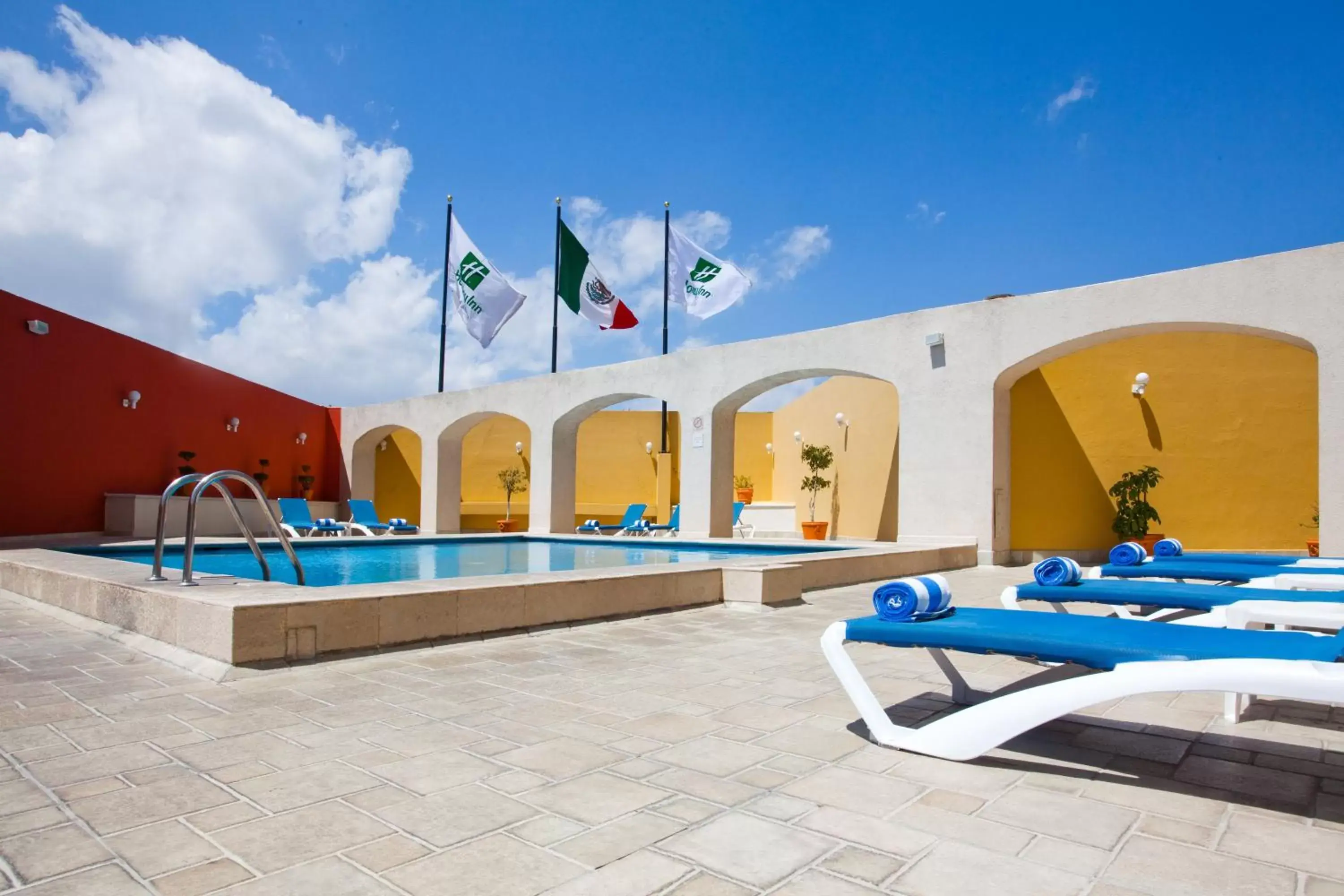 Swimming Pool in Holiday Inn Puebla La Noria, an IHG Hotel