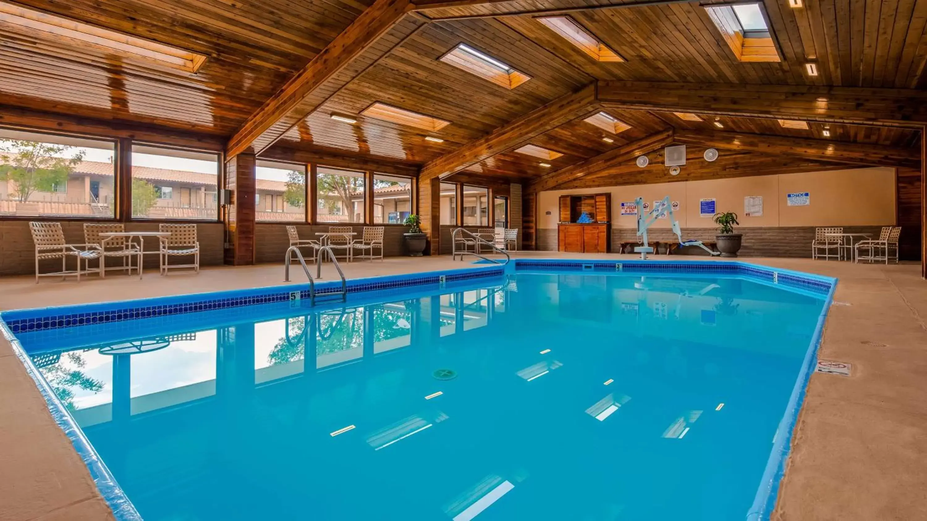 On site, Swimming Pool in Best Western Canyon De Chelly Inn