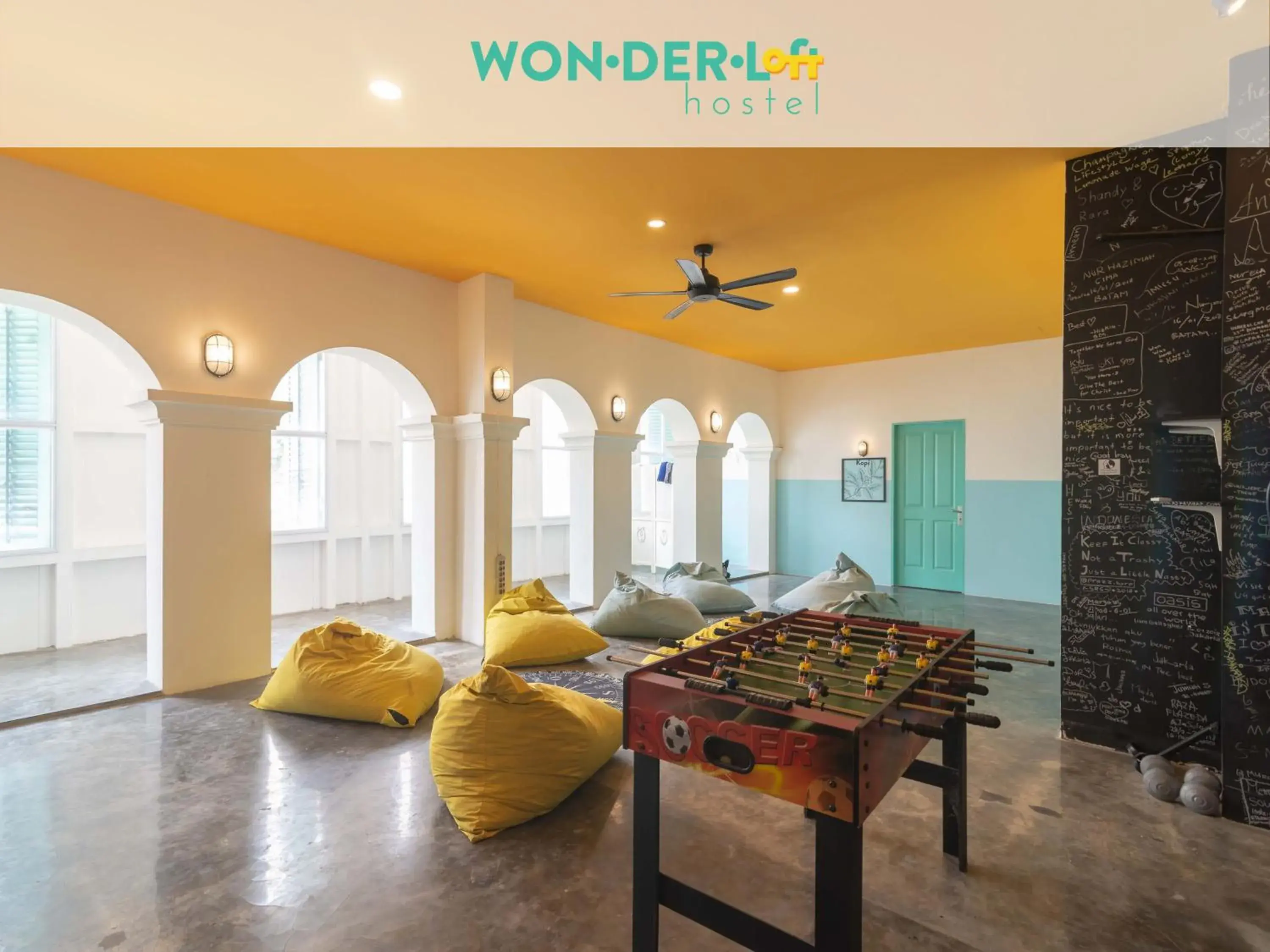 Lounge or bar in Wonderloft Hostel