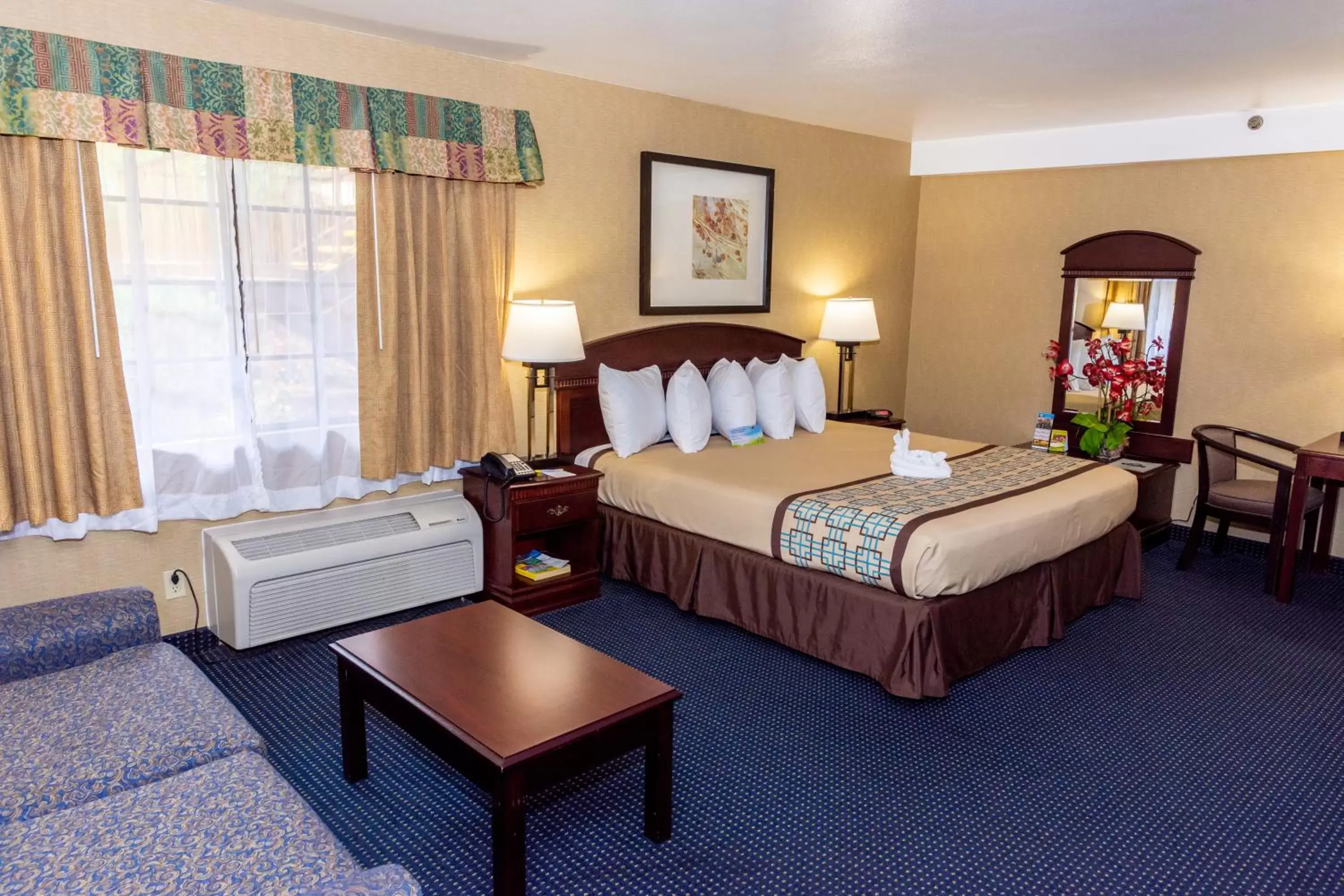 Bedroom, Bed in Days Inn & Suites by Wyndham Artesia