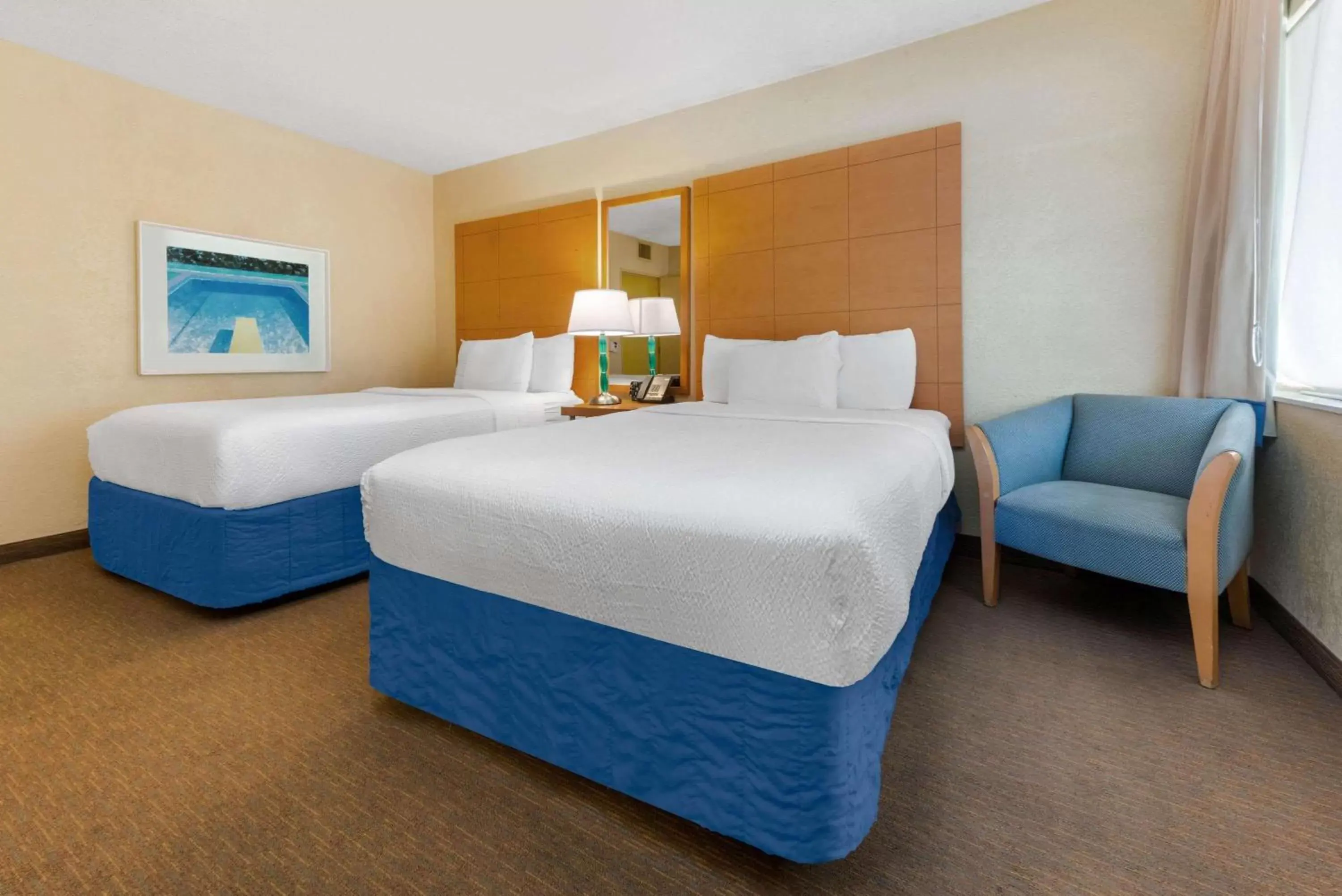 Photo of the whole room, Bed in La Quinta by Wyndham Fort Lauderdale Pompano Beach