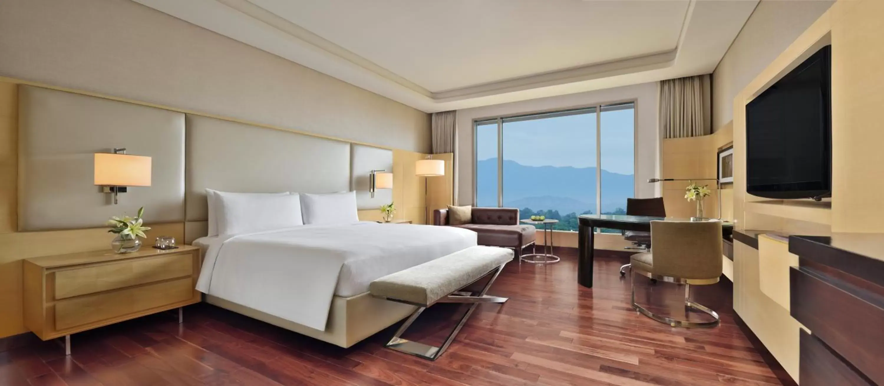 Bed in JW Marriott Hotel Chandigarh