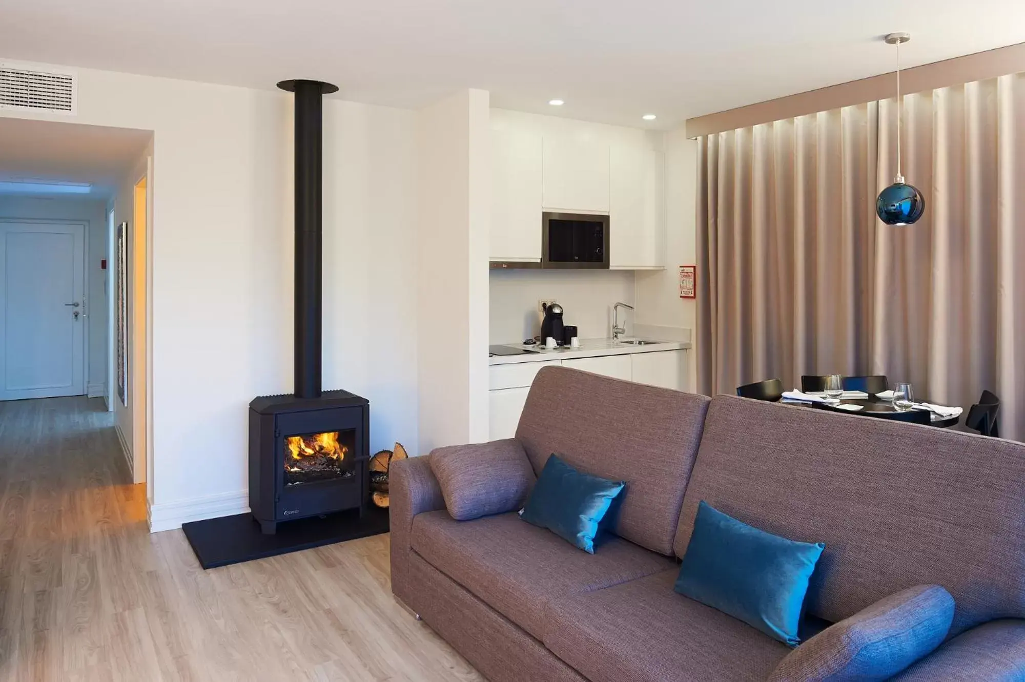 Kitchen or kitchenette, Seating Area in Convento do Seixo Boutique Hotel & Spa