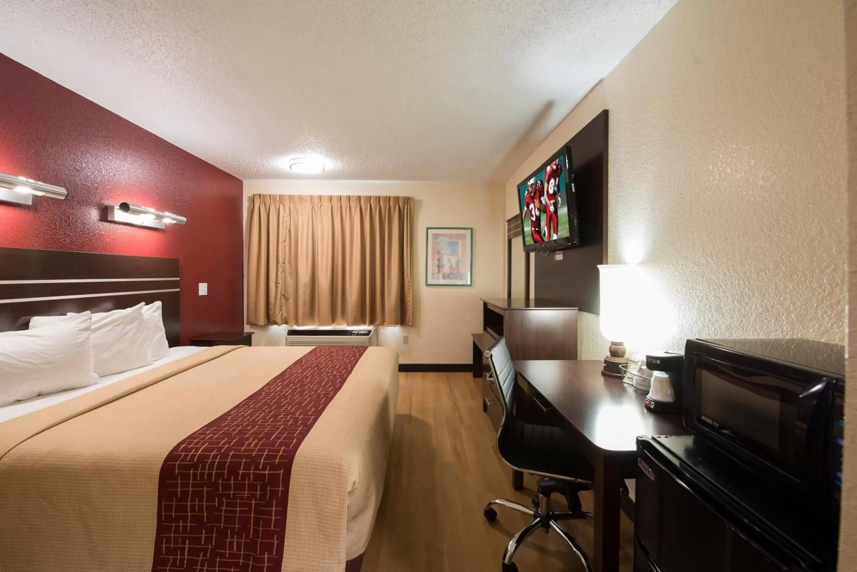 Photo of the whole room, Room Photo in Red Roof Inn Houston Brookhollow